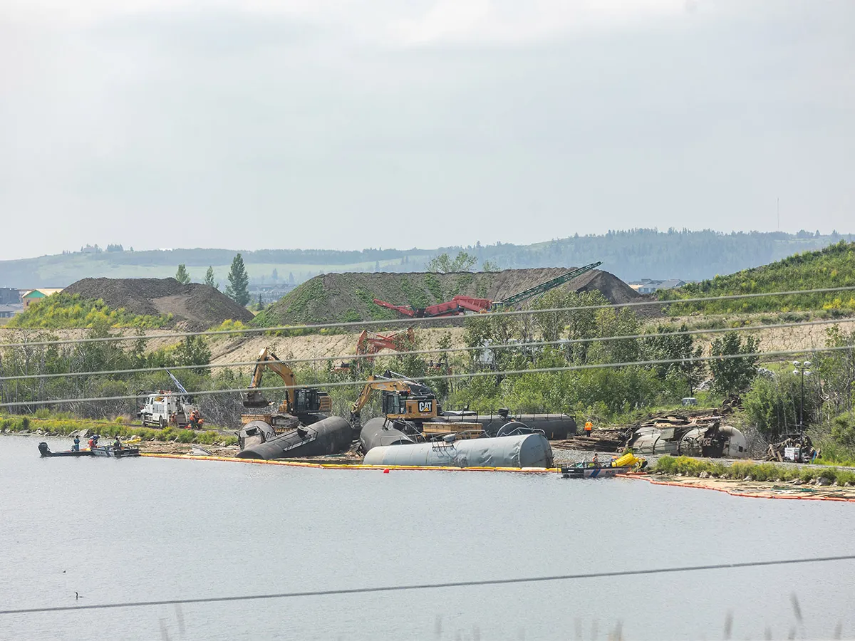 Train derailment in southwest Calgary contained; no leaks reported
