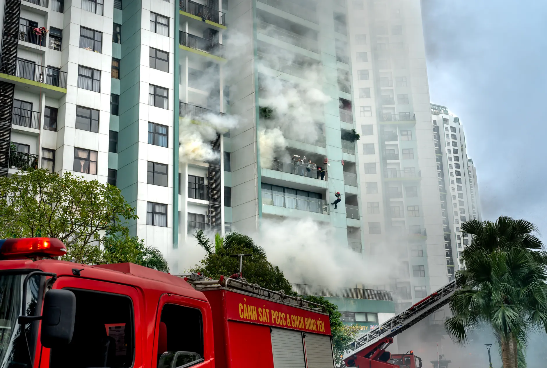 18 injured in suspected arson at Mississauga apartment building