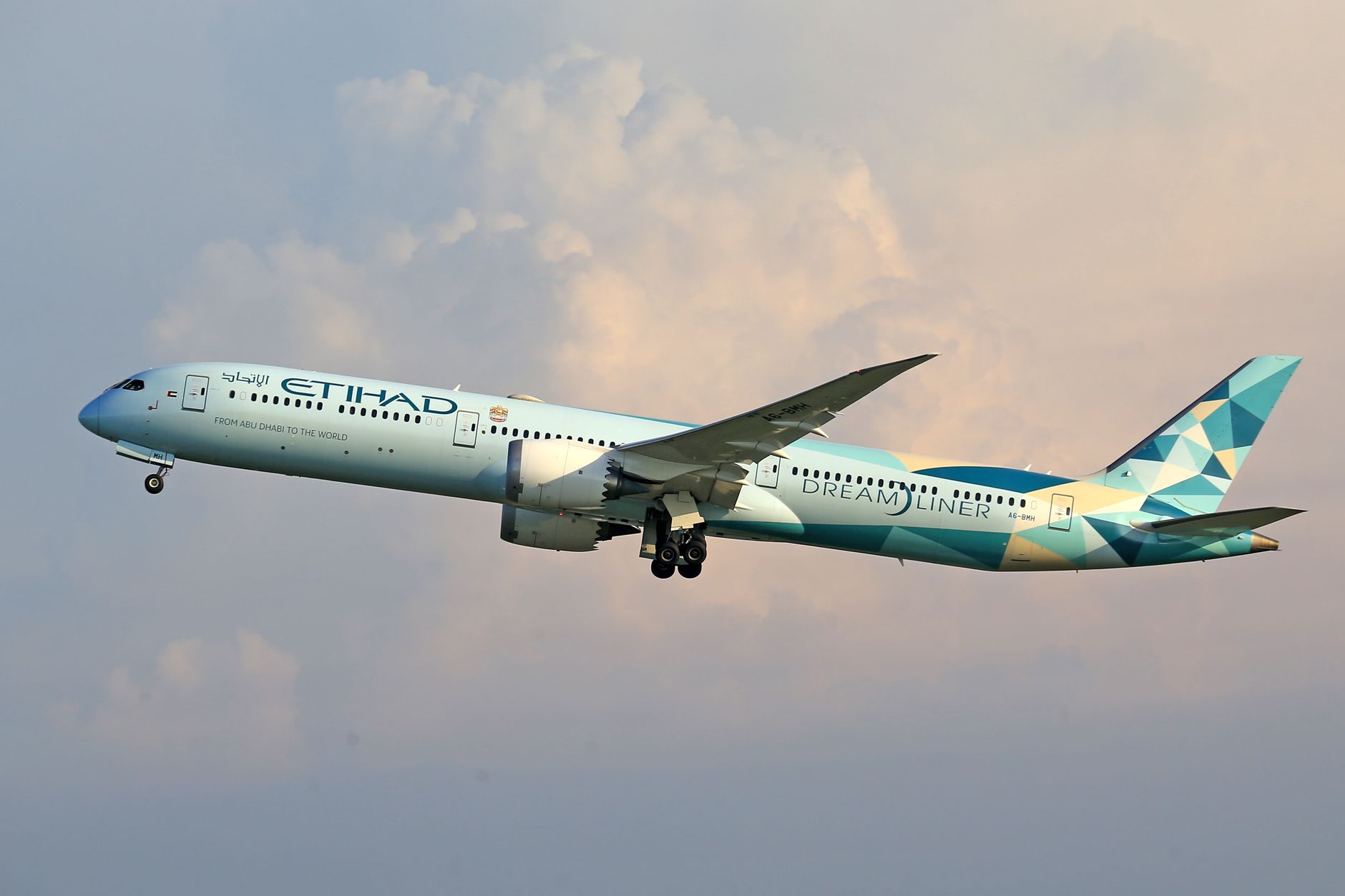 Etihad Airways launches the first direct flight between Calgary and Abu Dhabi