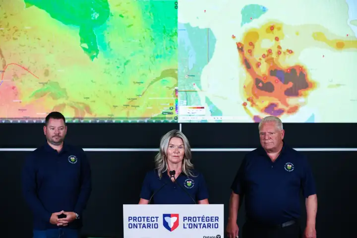 Ontario wildfires force 12 communities to evacuate; 638,000 hectares burned as federal support arrives