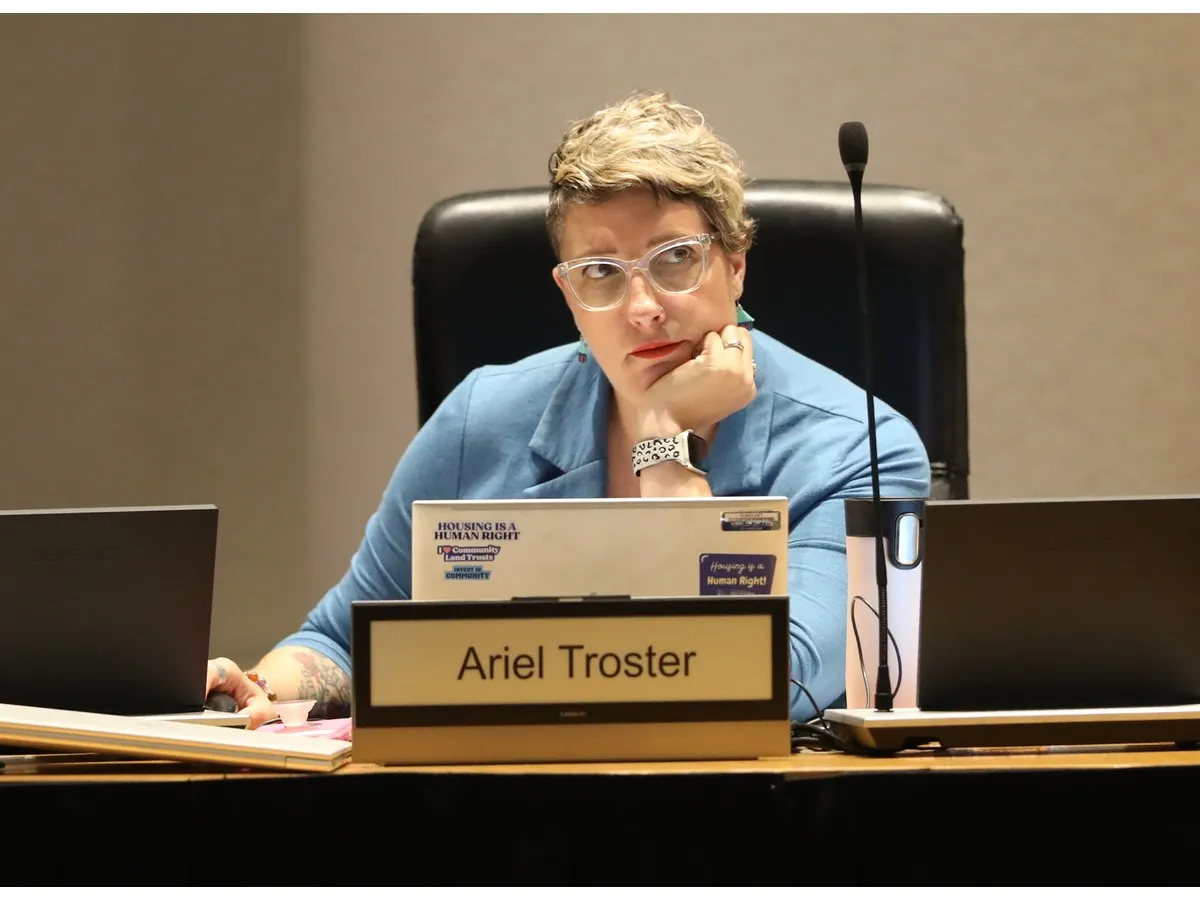 Ottawa passes renoviction bylaw requiring landlords to obtain city licence before evictions