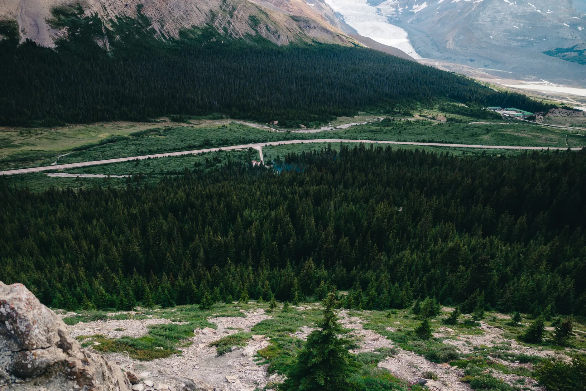 Popular Lac des Arcs viewpoint faces temporary closure for Highway 1 safety rebuild