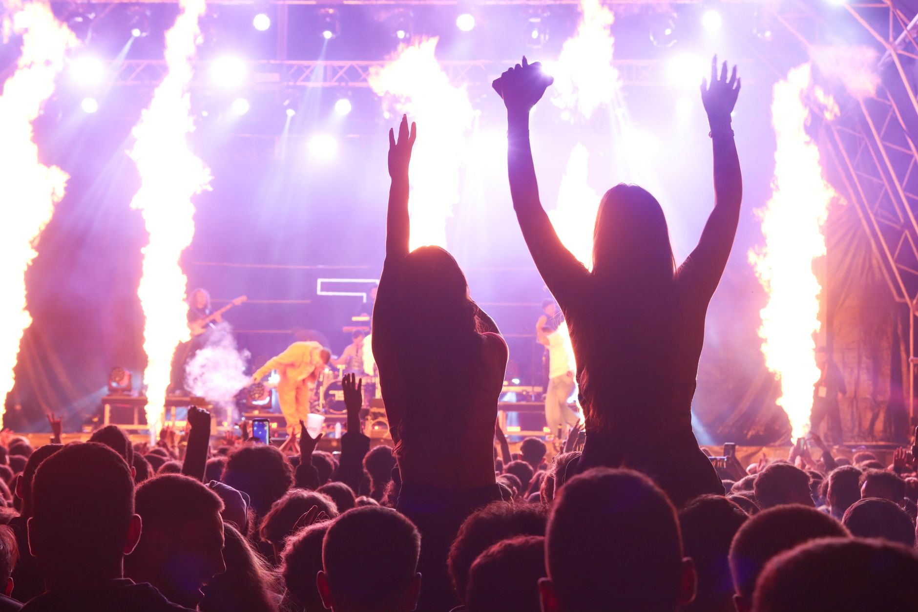 Calgary tourists attacked outside Vancouver concert venue; suspect in custody