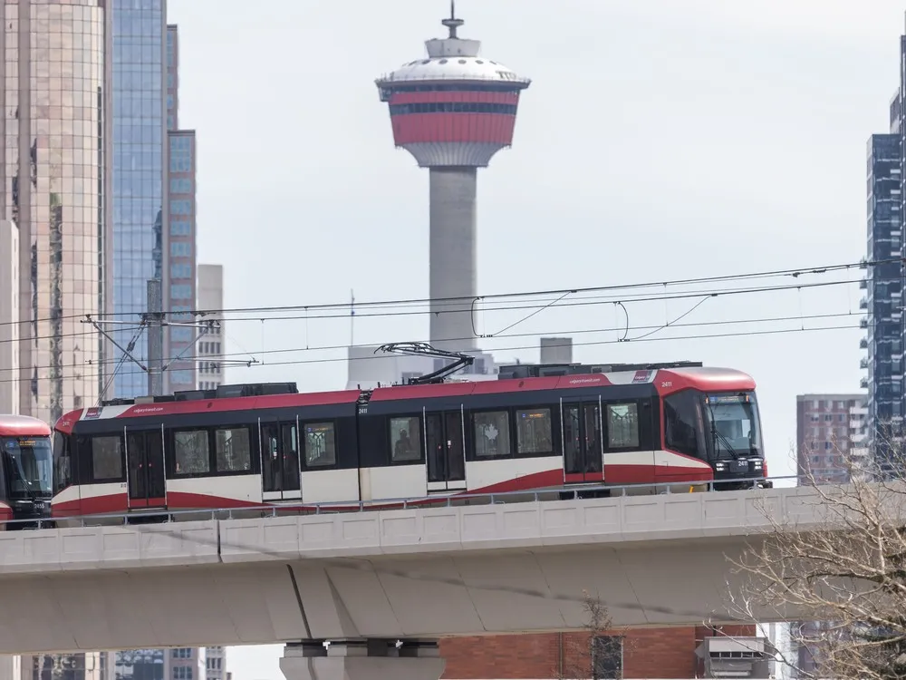 City seeks nearly $1B from Ottawa for field house, Blue Line extension