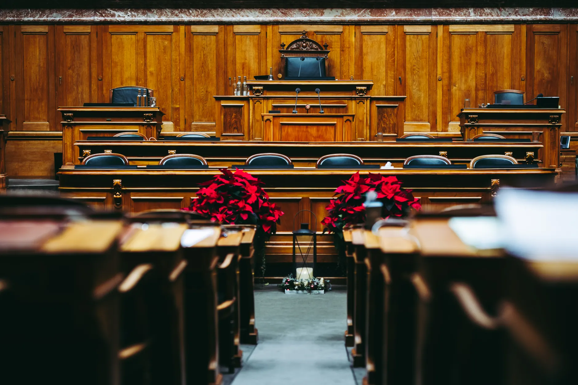 Federal government moves to make it easier for labour minister to end strikes in key industries
