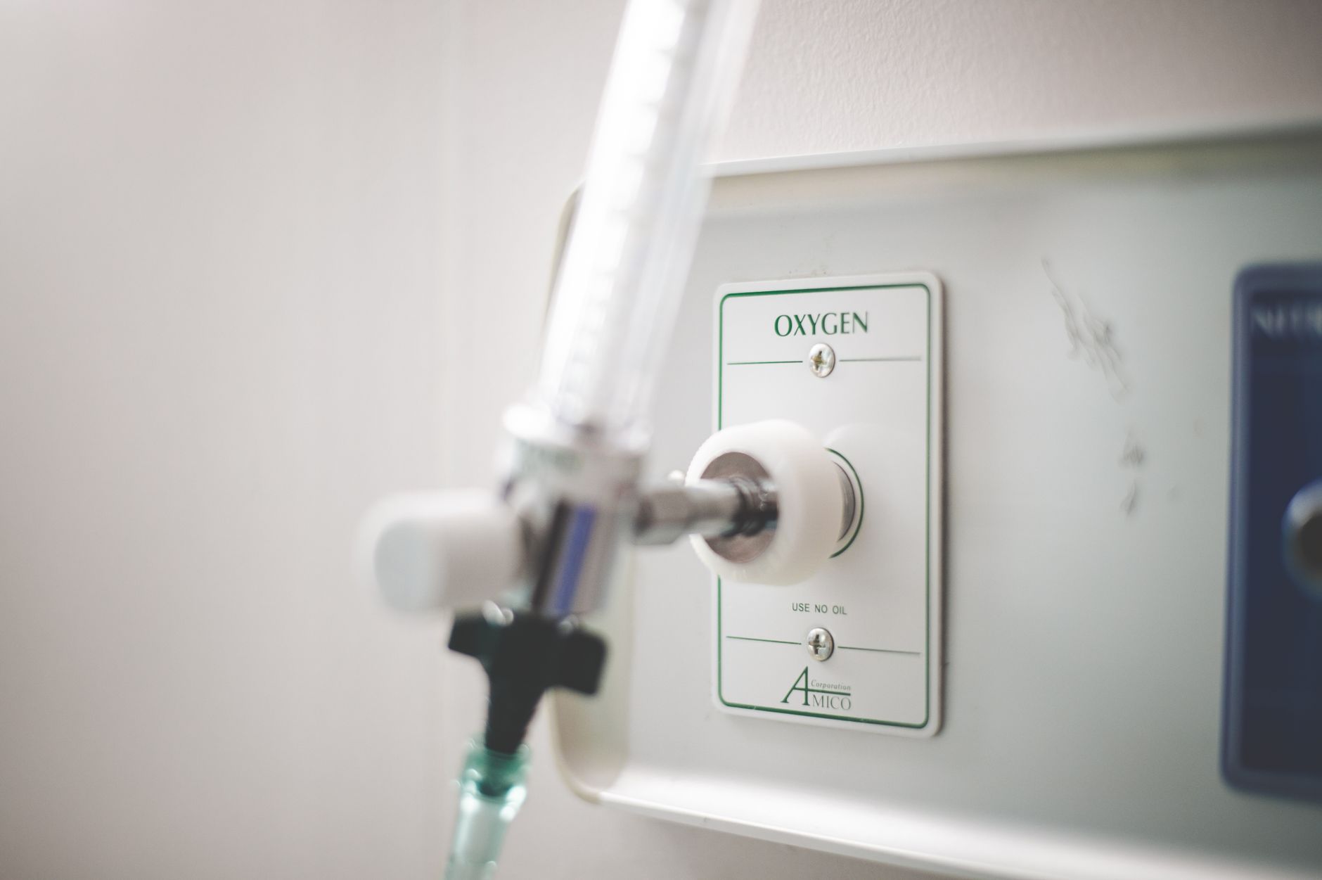 Six hospitalized after carbon monoxide leak in North Vancouver apartment building