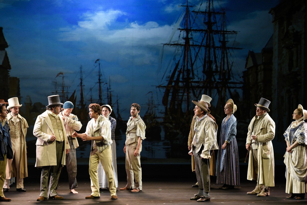 Le Comte de Monte-Cristo opens in Montreal with fierce theatrical pace and production scale