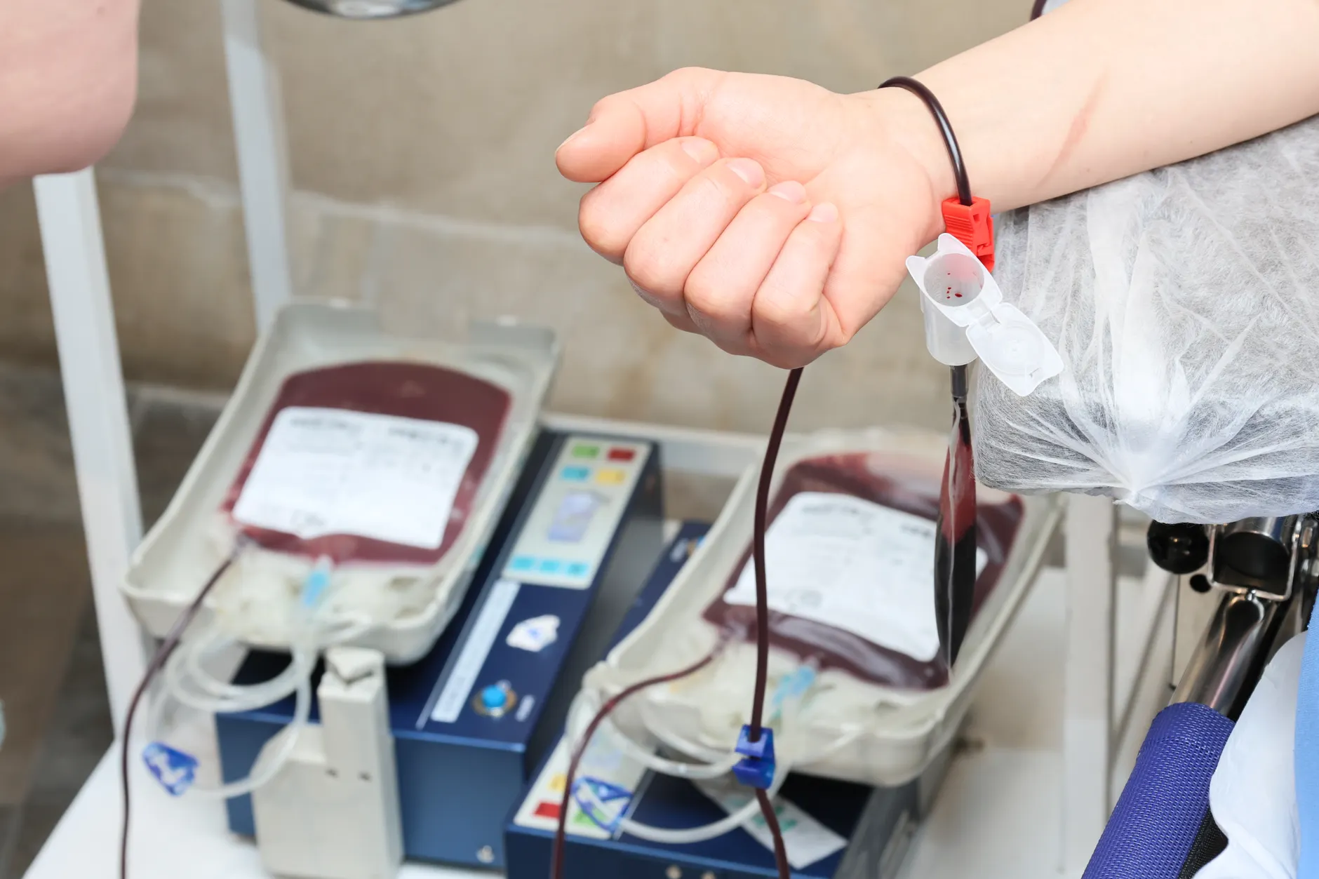 Canadian Blood Services says donor death not linked to plasma donation a day earlier
