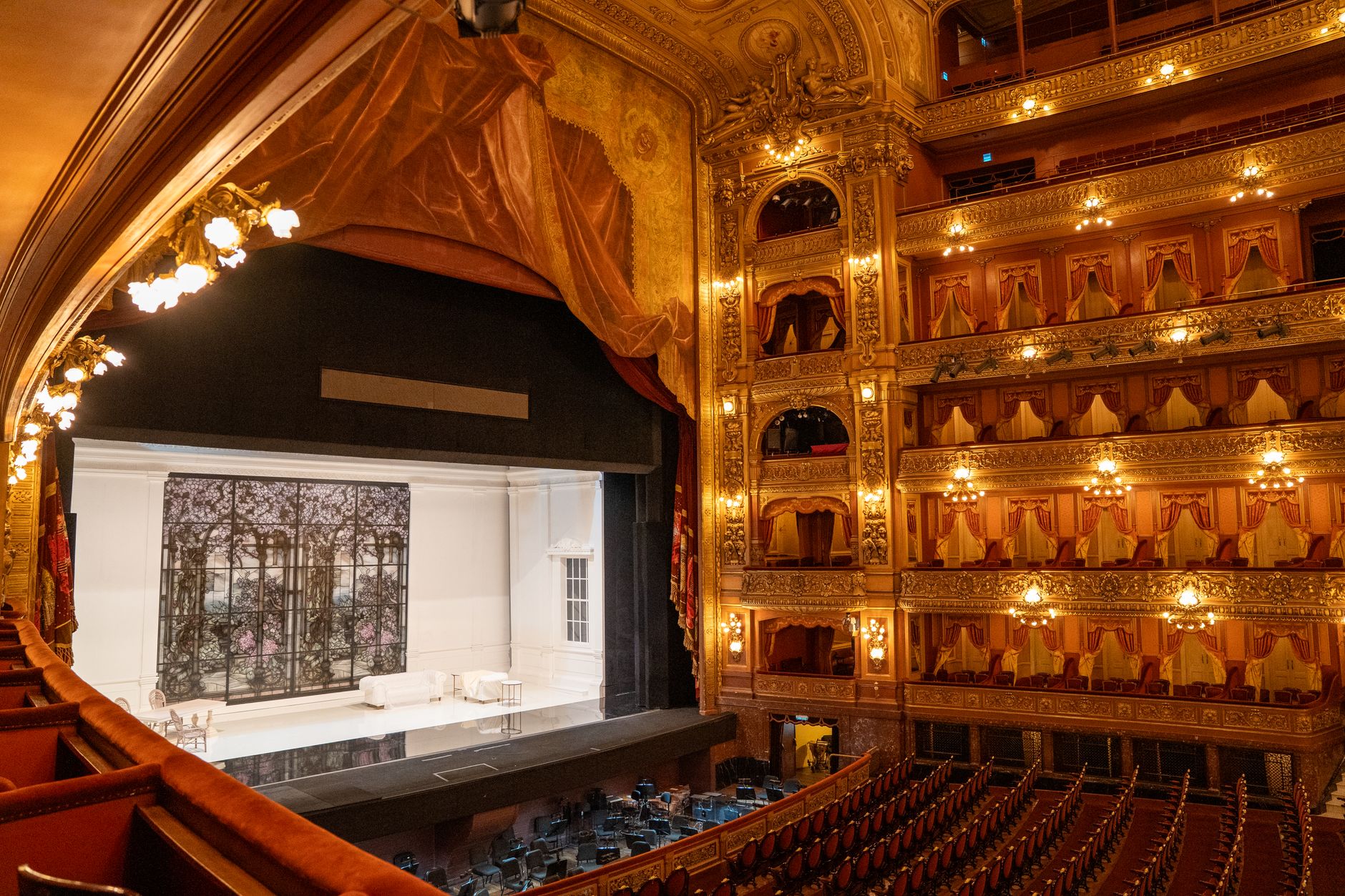 Il Teatro brings Rome to Montréal's Quartier des Spectacles with Italian wine and pasta