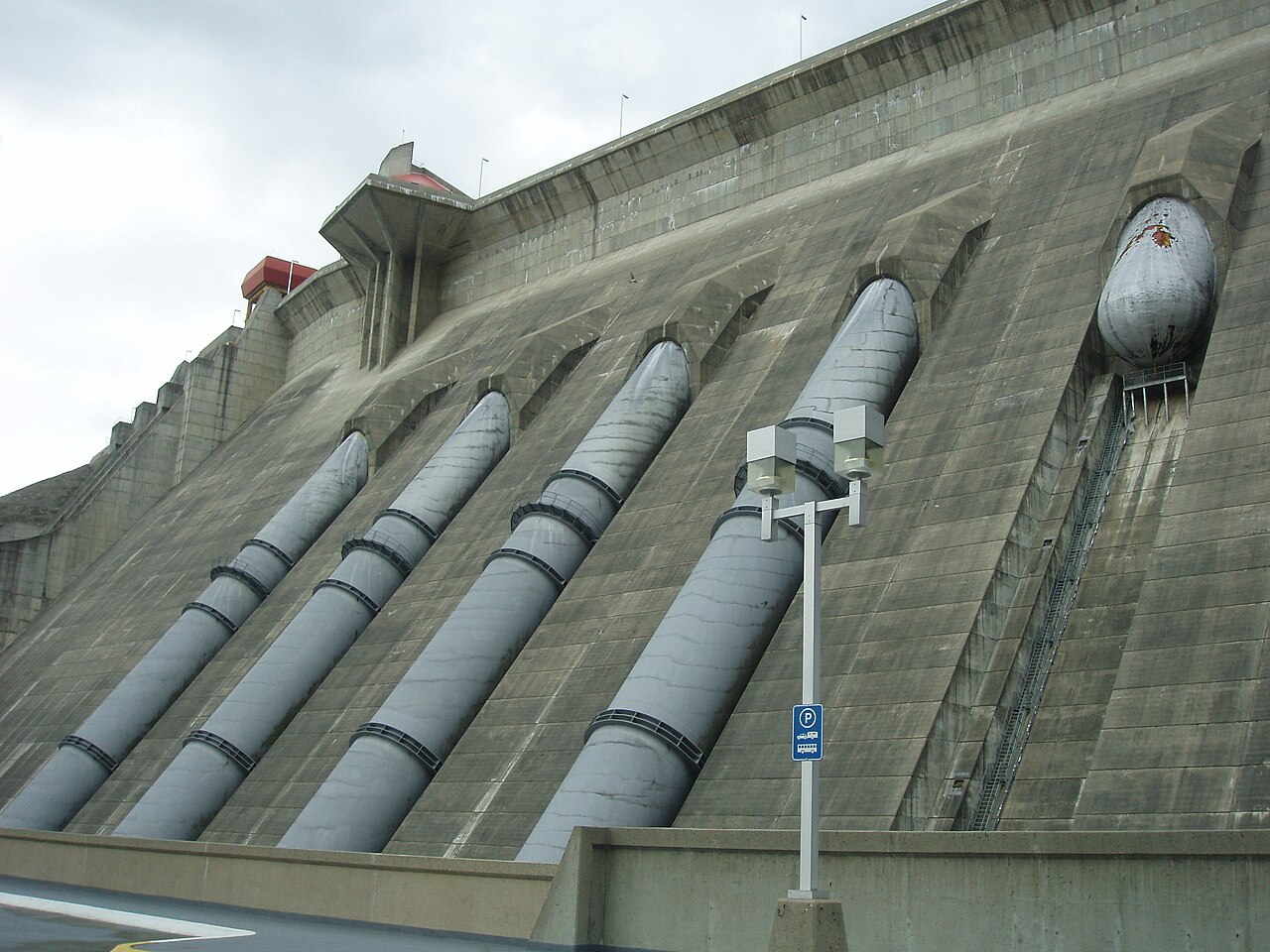 More than 9,600 BC Hydro customers lost power across Richmond Friday morning