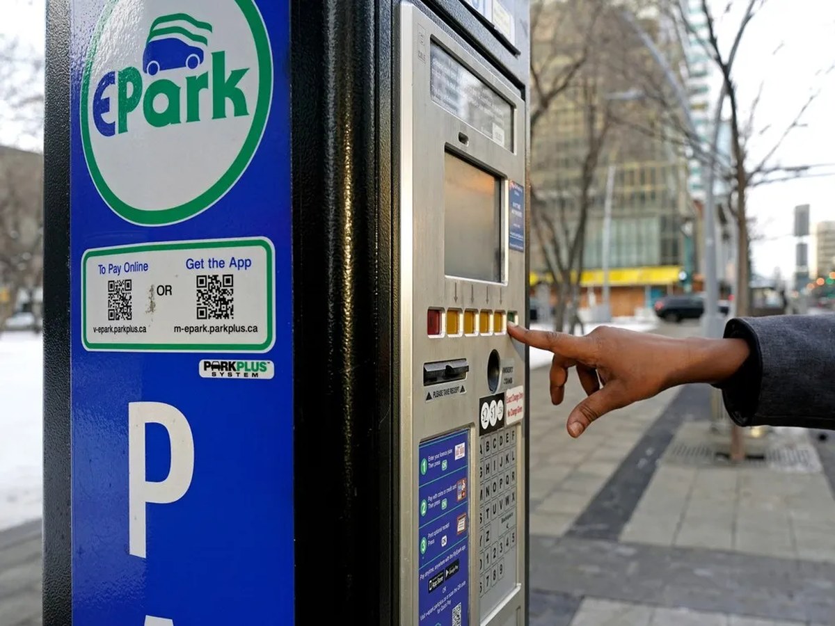 City to test paid parking at three major attractions