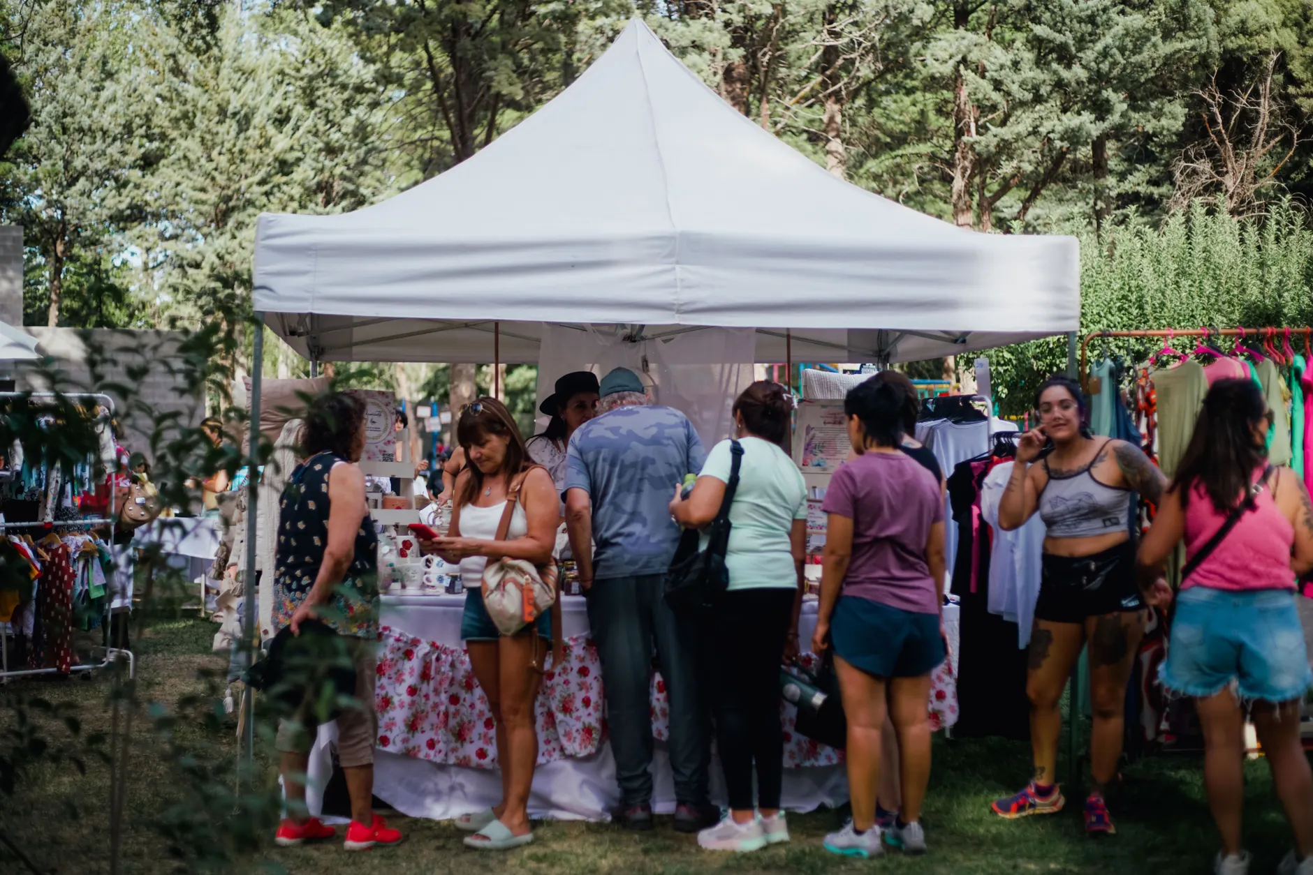 Windstorm tears through IgNite Night Market in southwest Edmonton, vendors scramble to recover