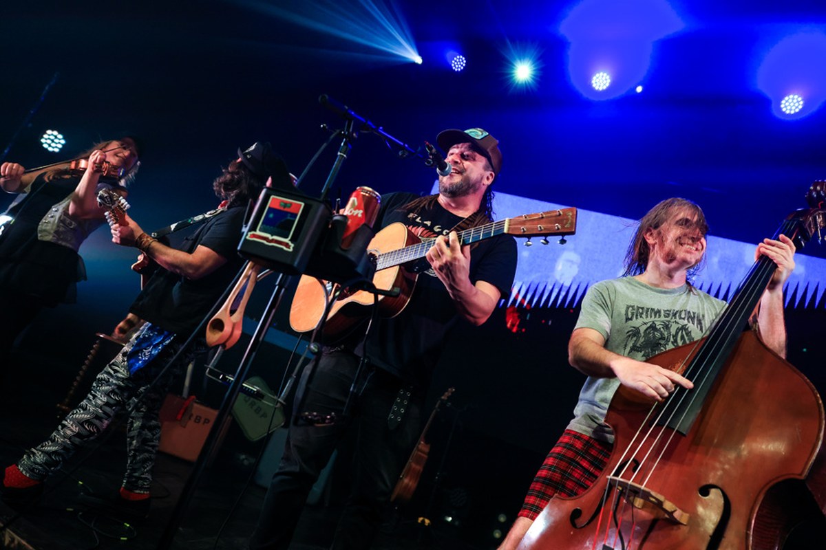 Quebec Redneck Bluegrass Bring Chaos to MTelus