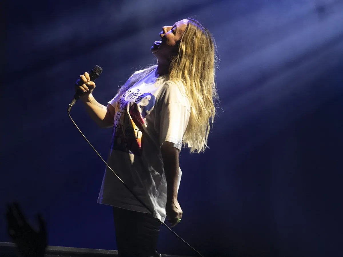 Alanis Morissette smiles through decades of anger at Saturday Saddledome show