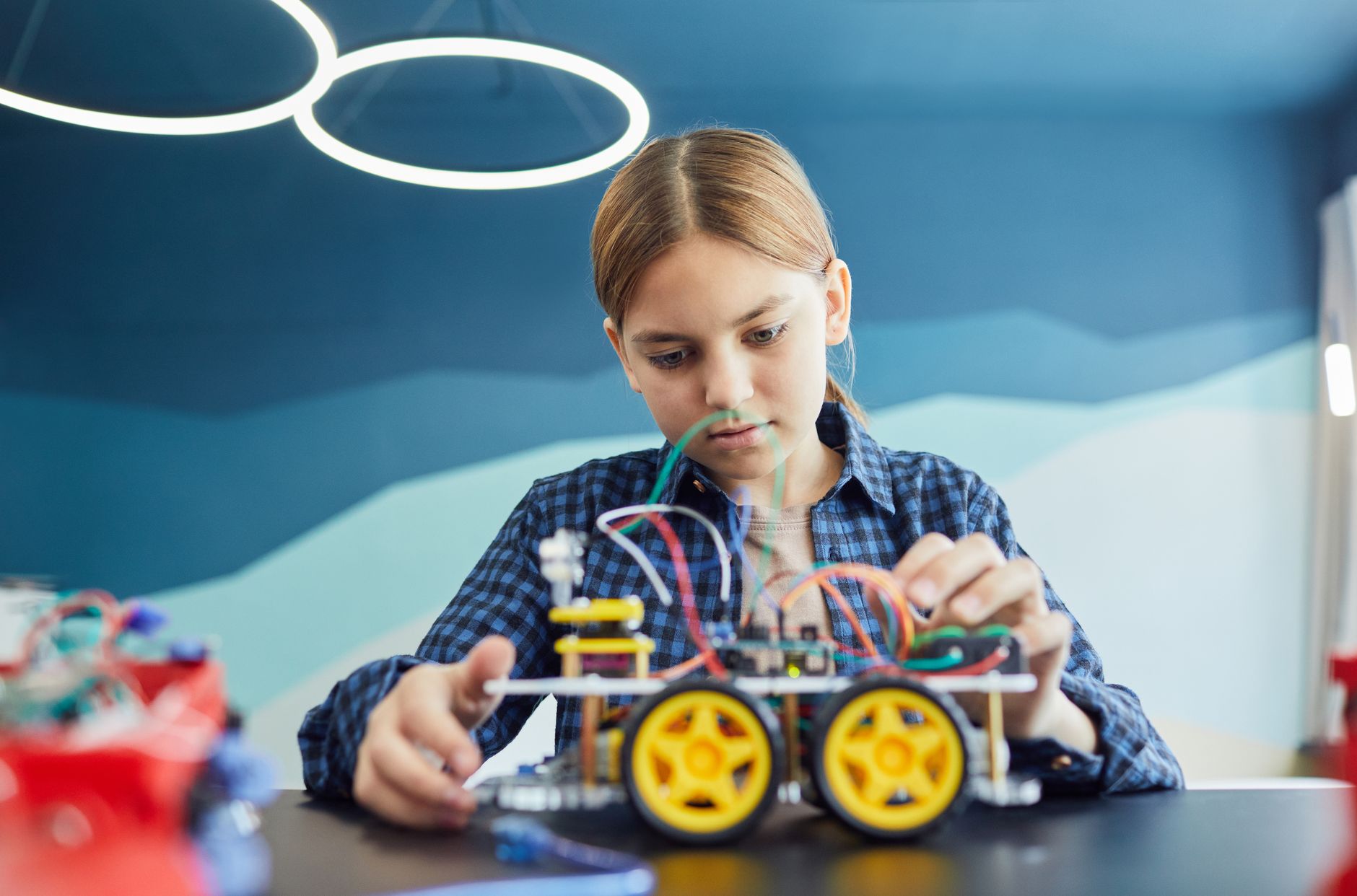 Grade 12 student wins inaugural robotics award, builds app to help unhoused Torontonians