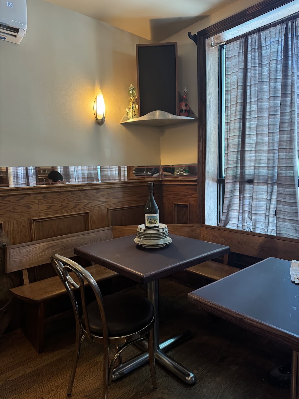 Seafood spot The Gemini quietly opened on Dundas West