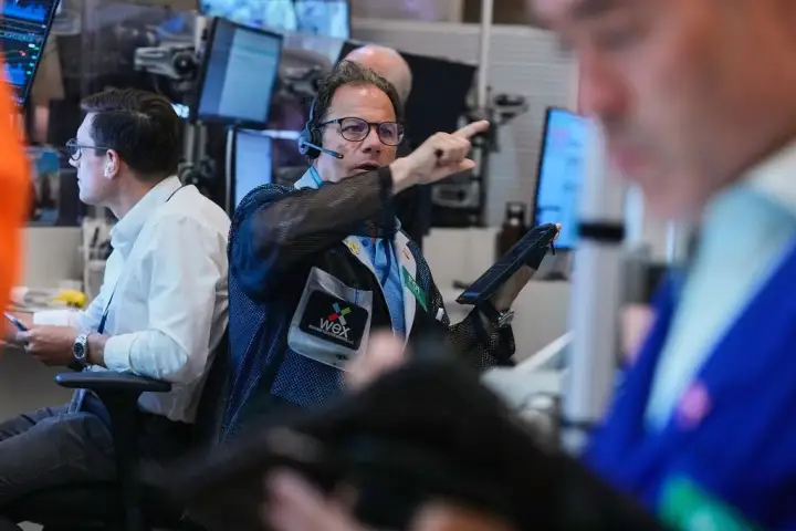 Oil prices slide to US$80 on Middle East peace optimism