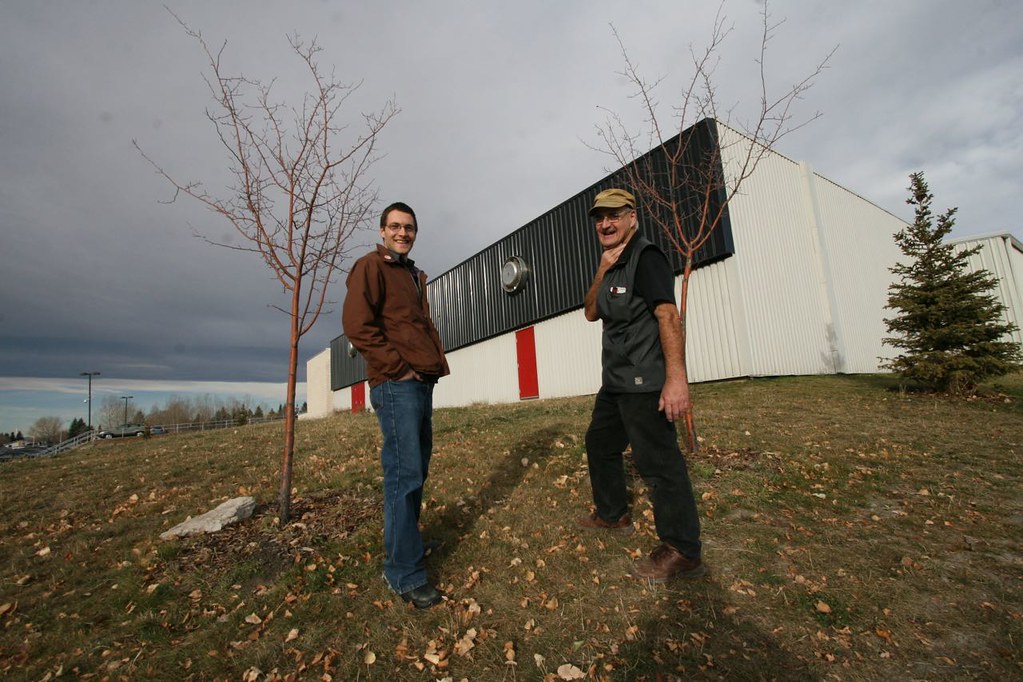 Corb Lund's final push for coal petition comes to Okotoks