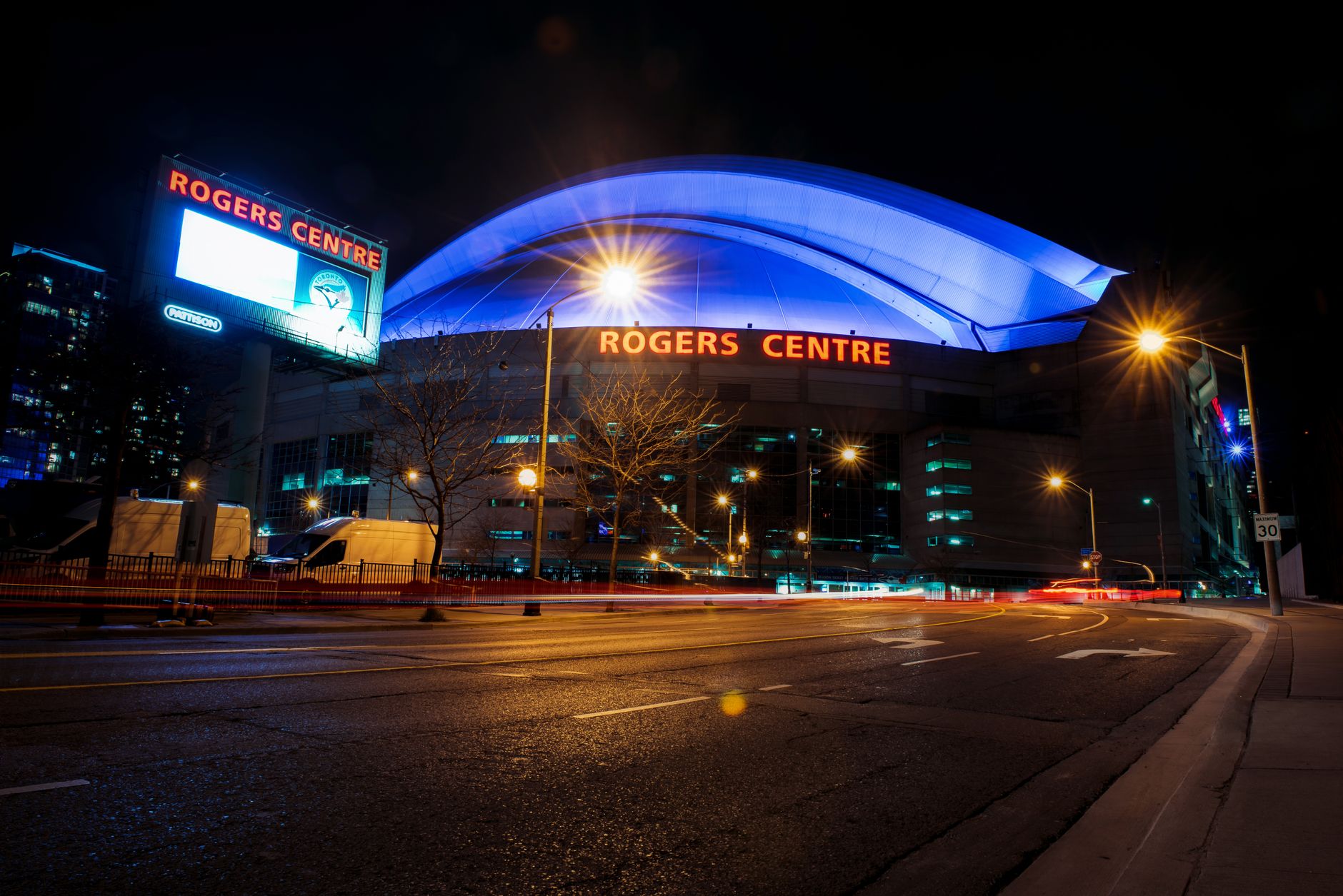 CRTC Warns Rogers Over New Fees Despite Ban