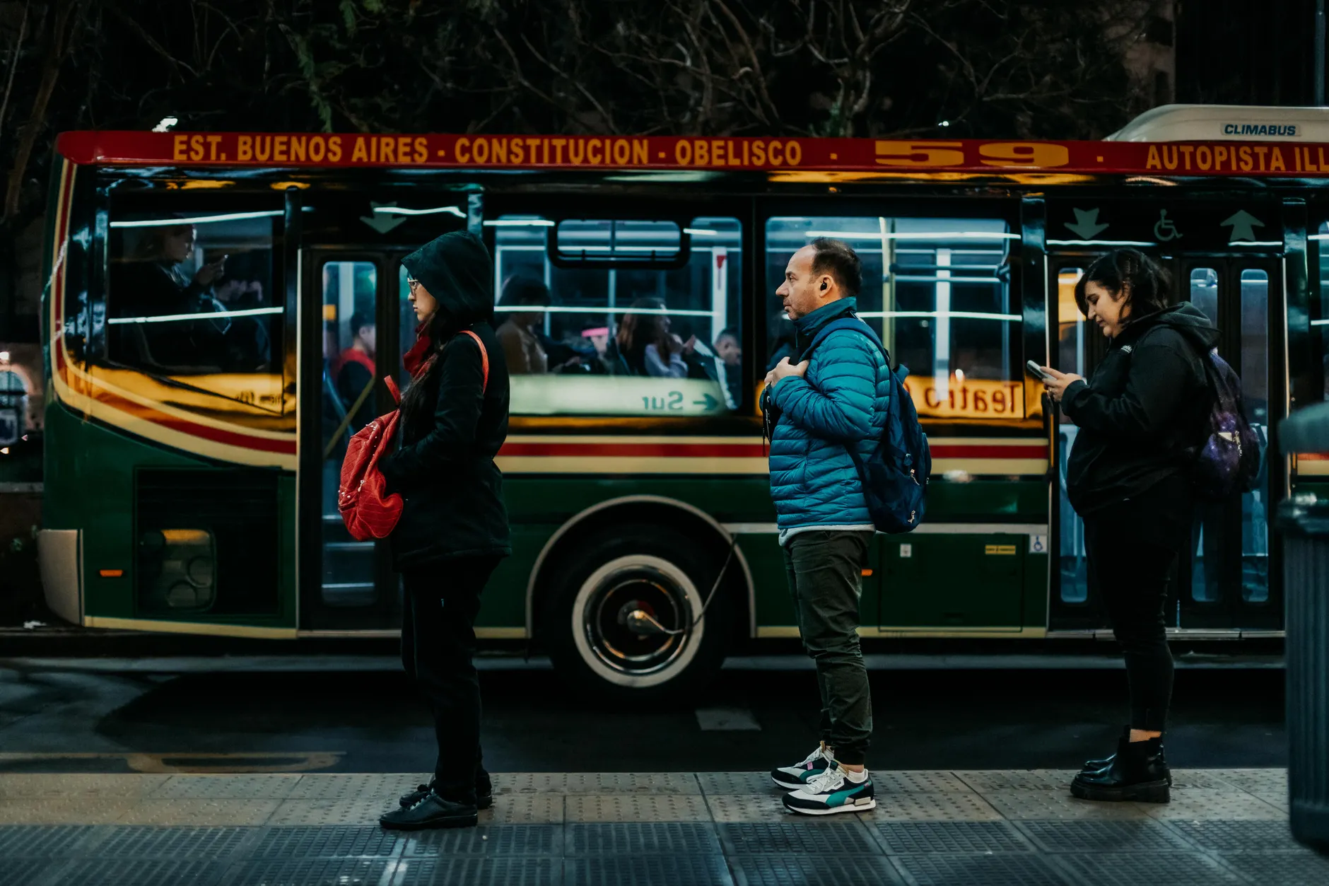 STM riders paying more for less service as wait times triple on some evening routes