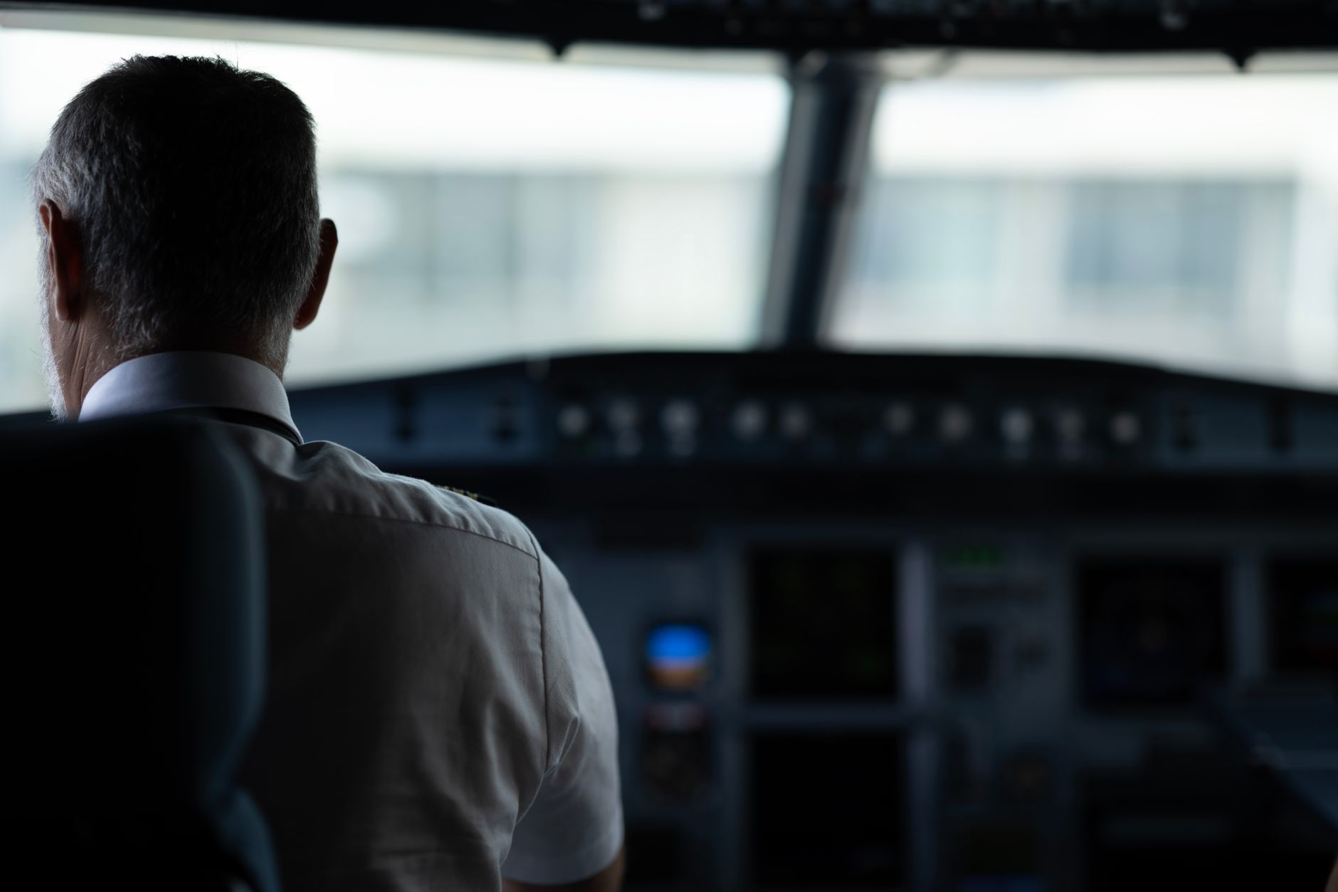 Unlicensed airline captain flew hundreds of flights