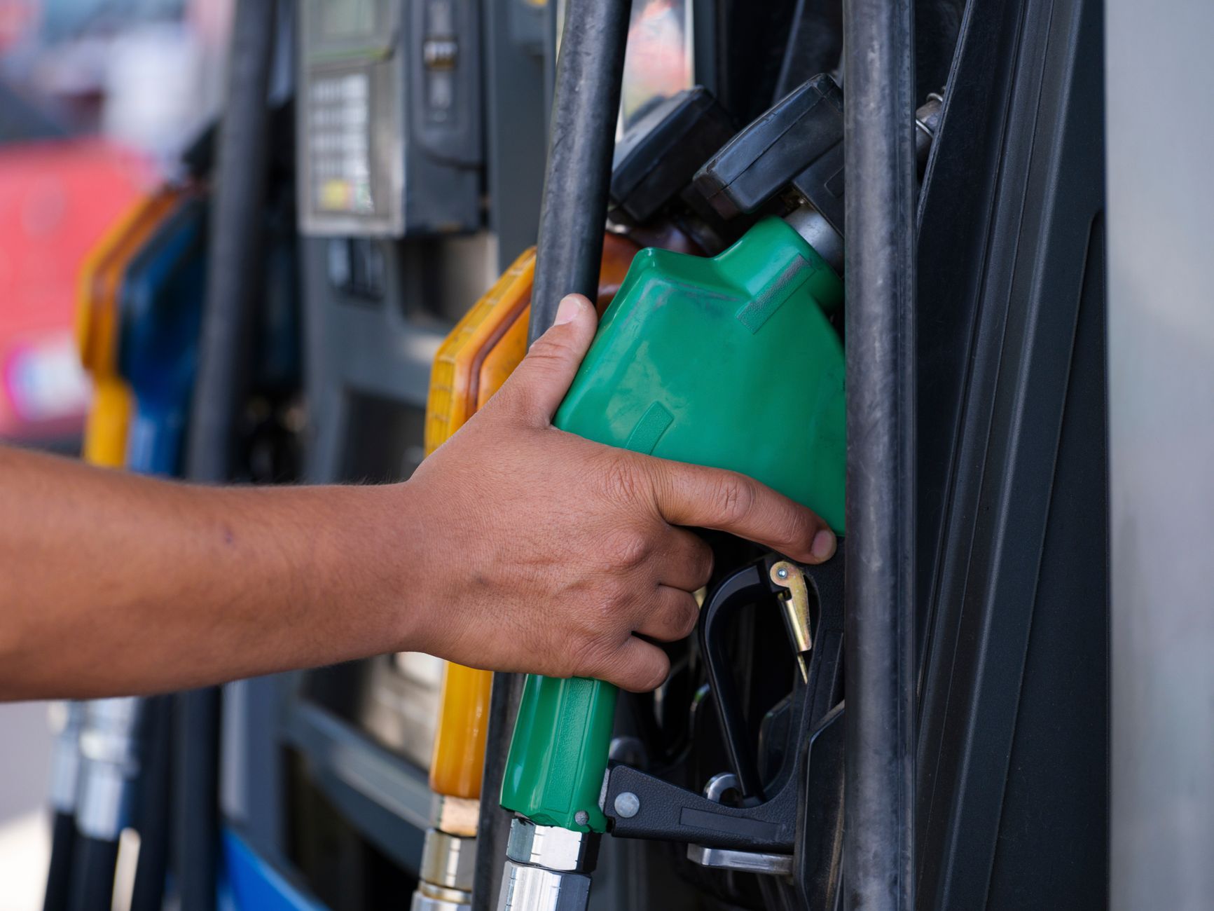 Conservatives push to extend federal fuel tax suspension through next summer