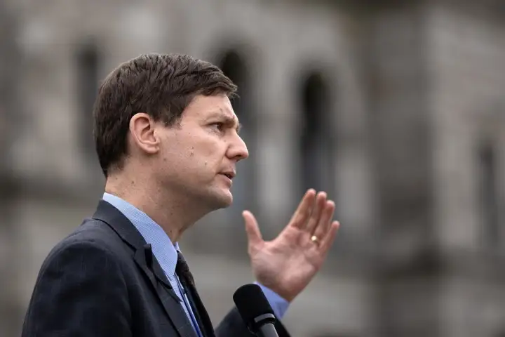 B.C. Premier heads to China to pitch LNG expansion in Kitimat