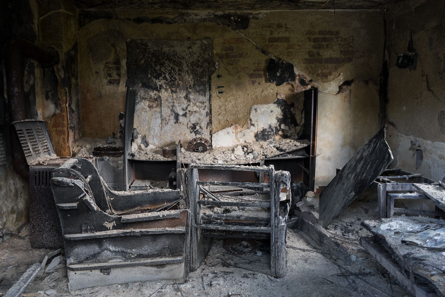 Suspicious fire damages Barrhaven home early Saturday; arson unit investigating