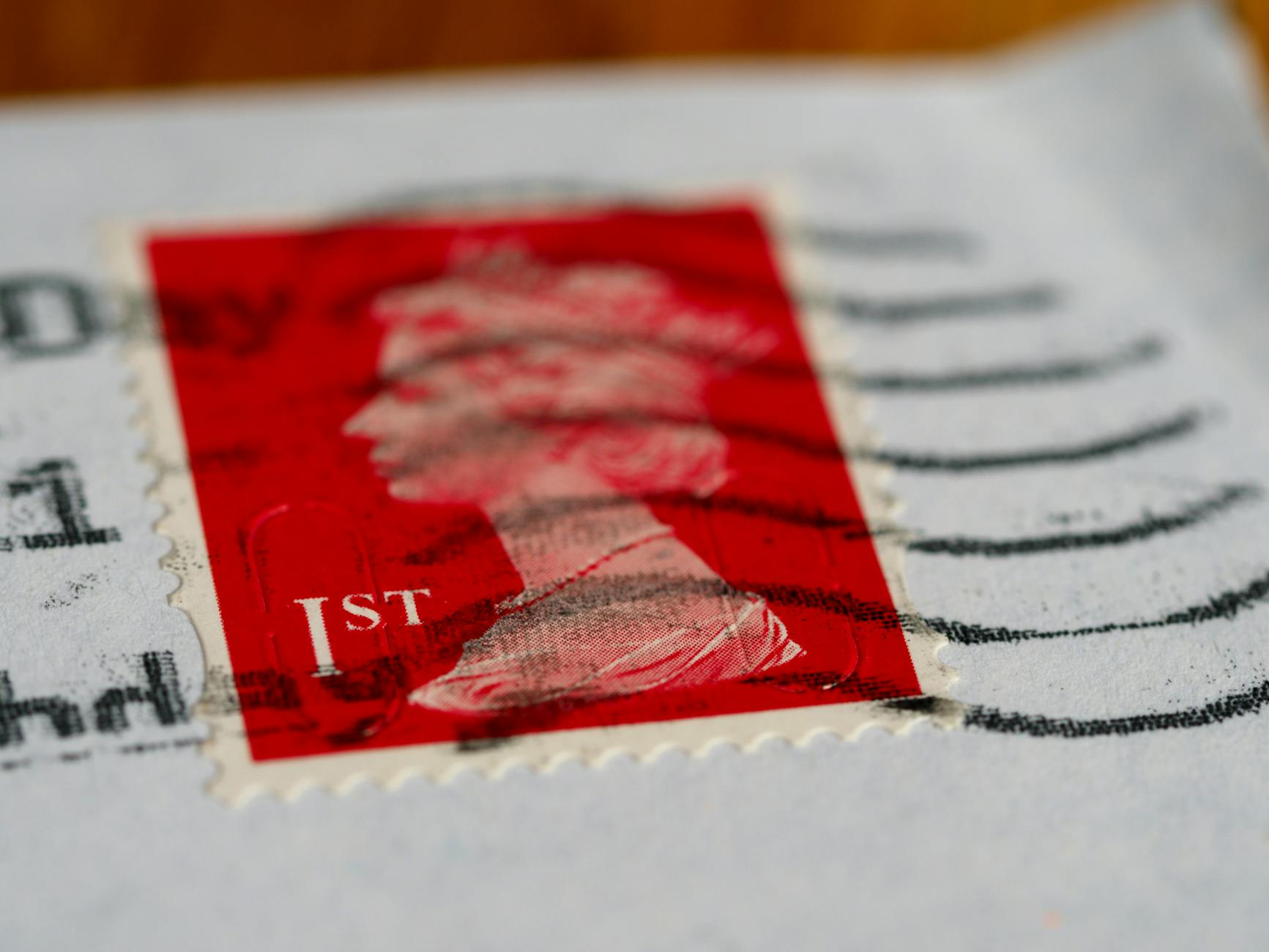 Canada Post loses $205M in first quarter as mail volumes plummet