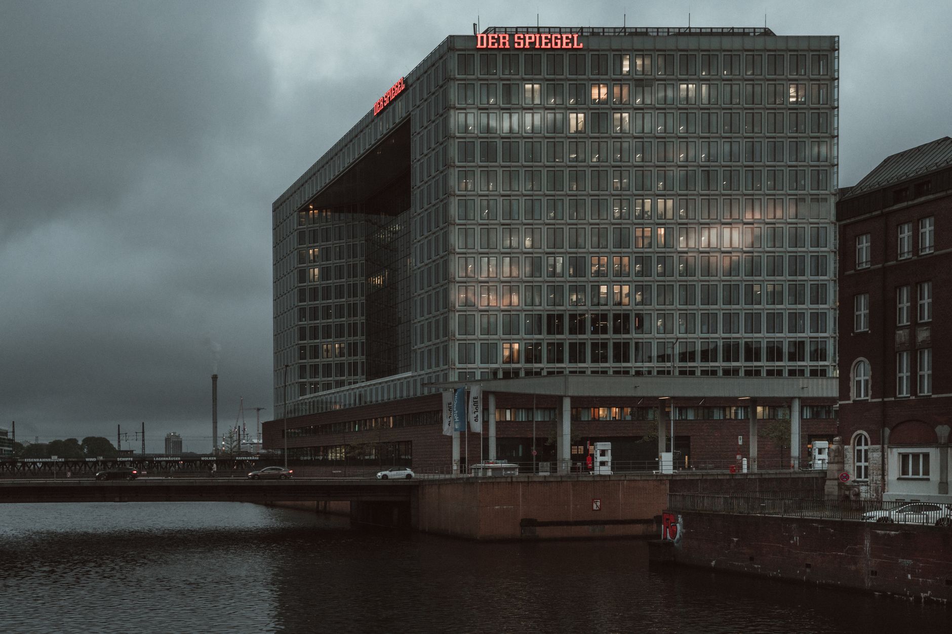 Mike Myers celebrates Der Spiegel cover showing Mark Carney as 'the better American'