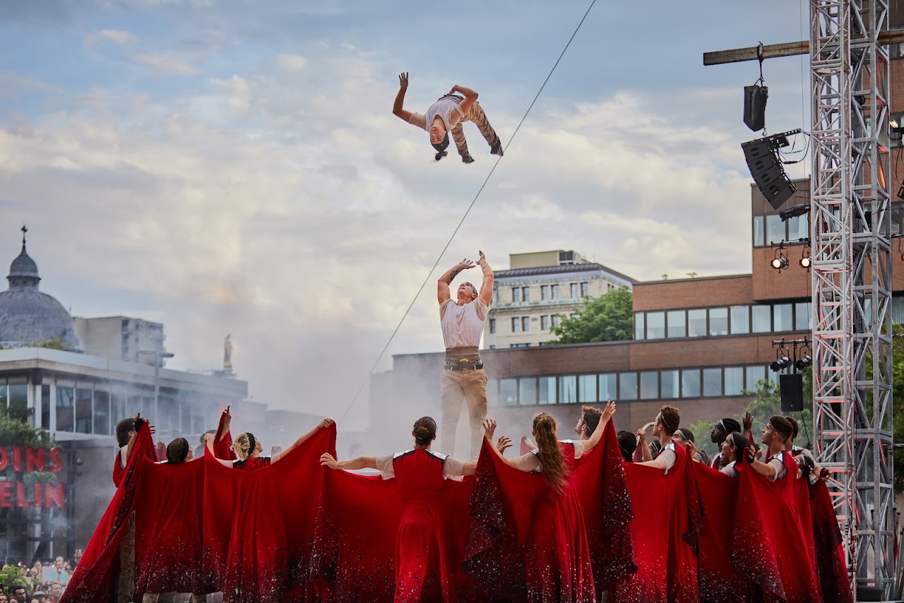 Three Legged Race's Défis déjantés kicks off Thursday at Montreal Complètement Cirque