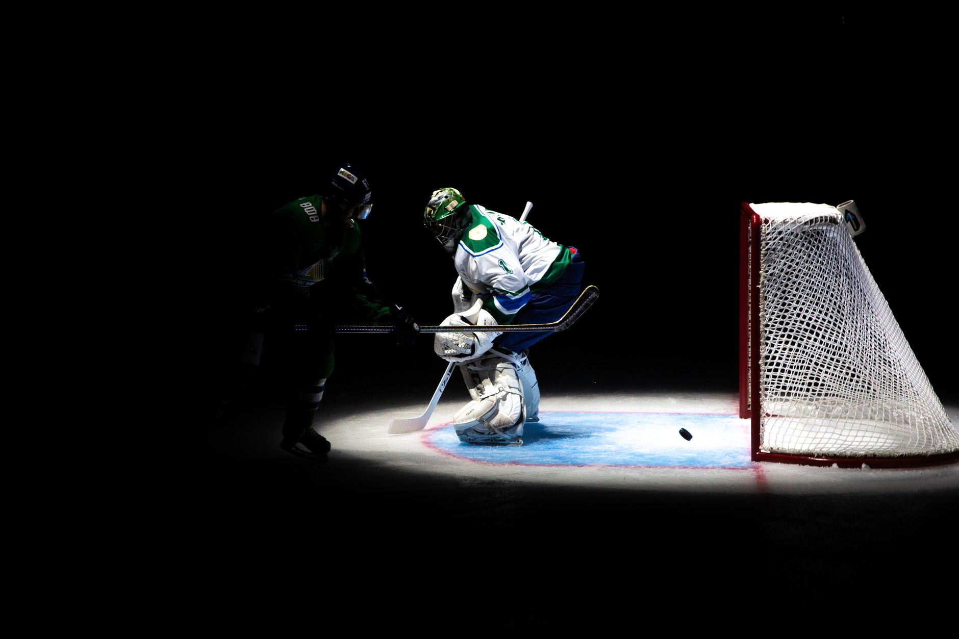 Vancouver Canucks edge Edmonton Oilers 6-5 in overtime on Cotter's second goal