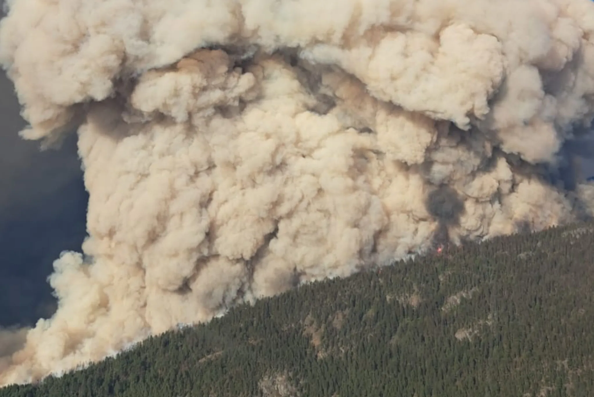 B.C. wildfires close multiple highways as three major fires rage in Fraser Canyon
