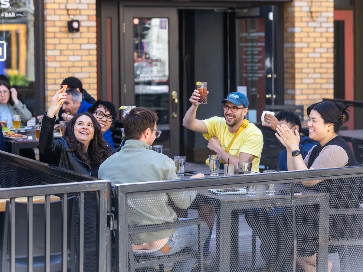 Alberta bars now serve liquor from 6 a.m. without permits