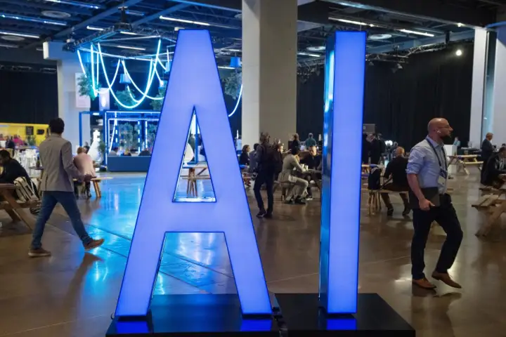 Federal government to release AI strategy amid public trust gap