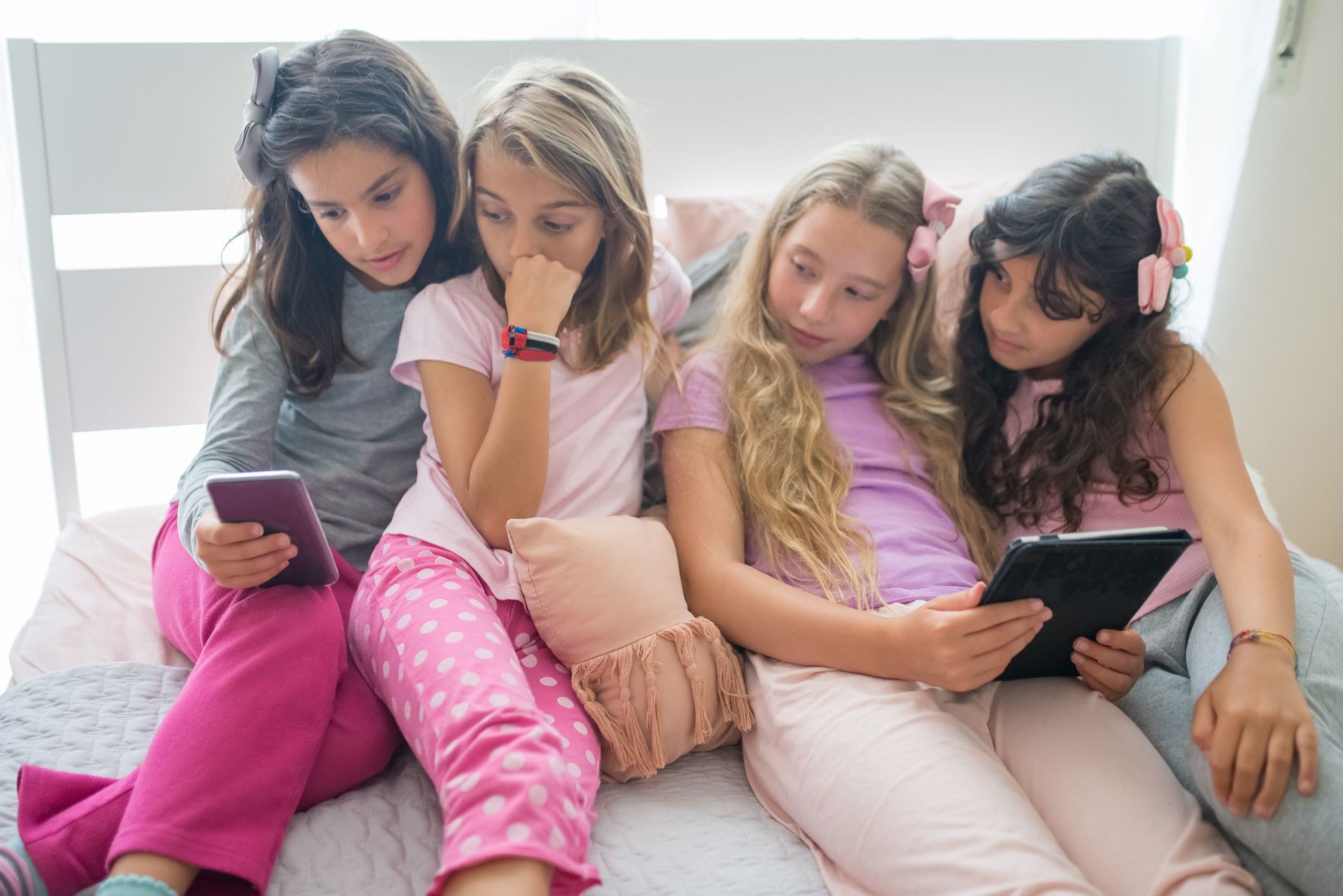 Federal bill banning kids under 16 from social media introduced today