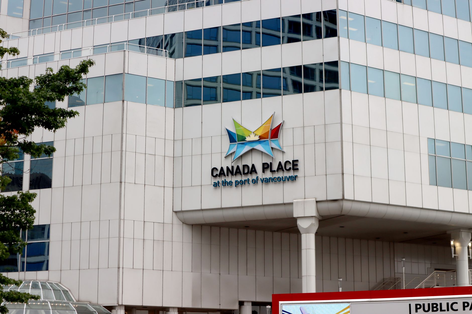 City advises against shoplifting bylaw, citing federal jurisdiction and constitutional risk