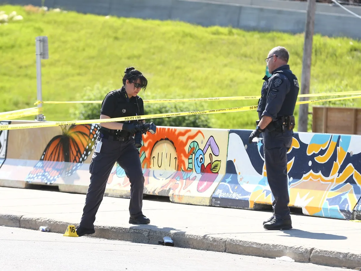 Woman shot in knee outside East Village lounge during early morning altercation