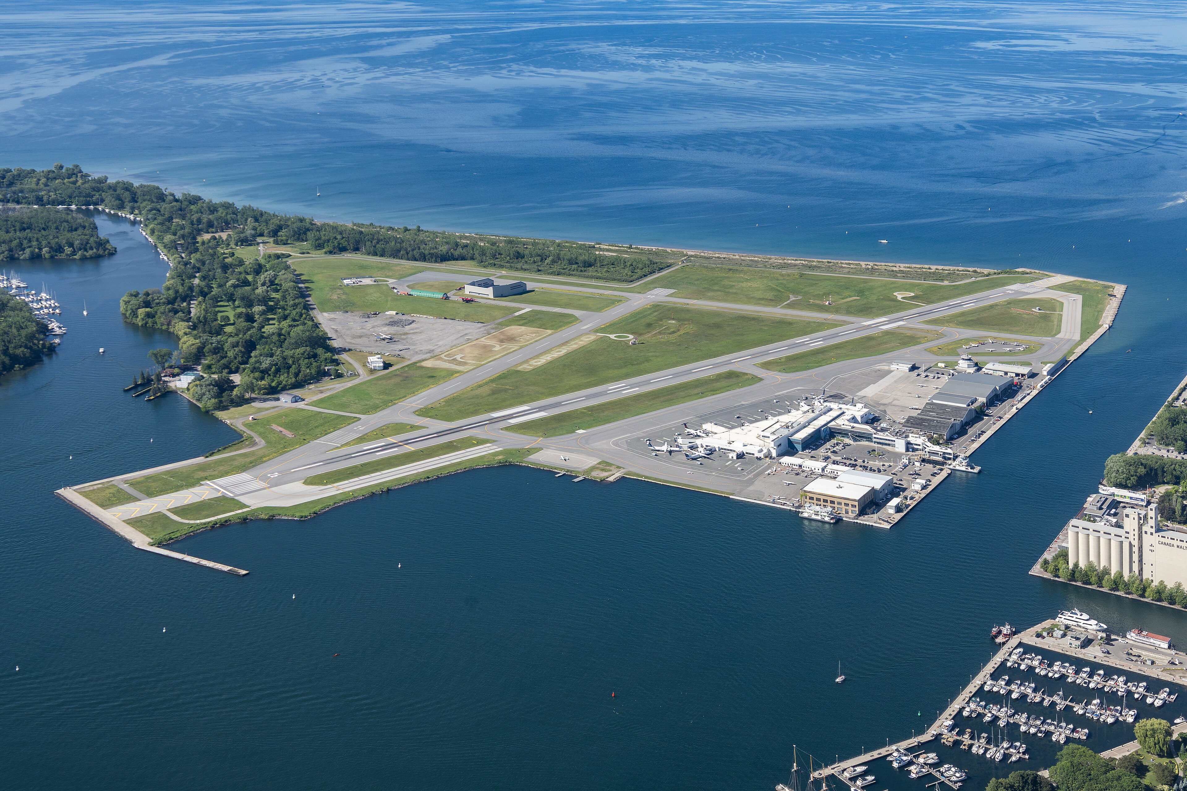 Toronto's top doctor will study health impacts of Billy Bishop Airport expansion