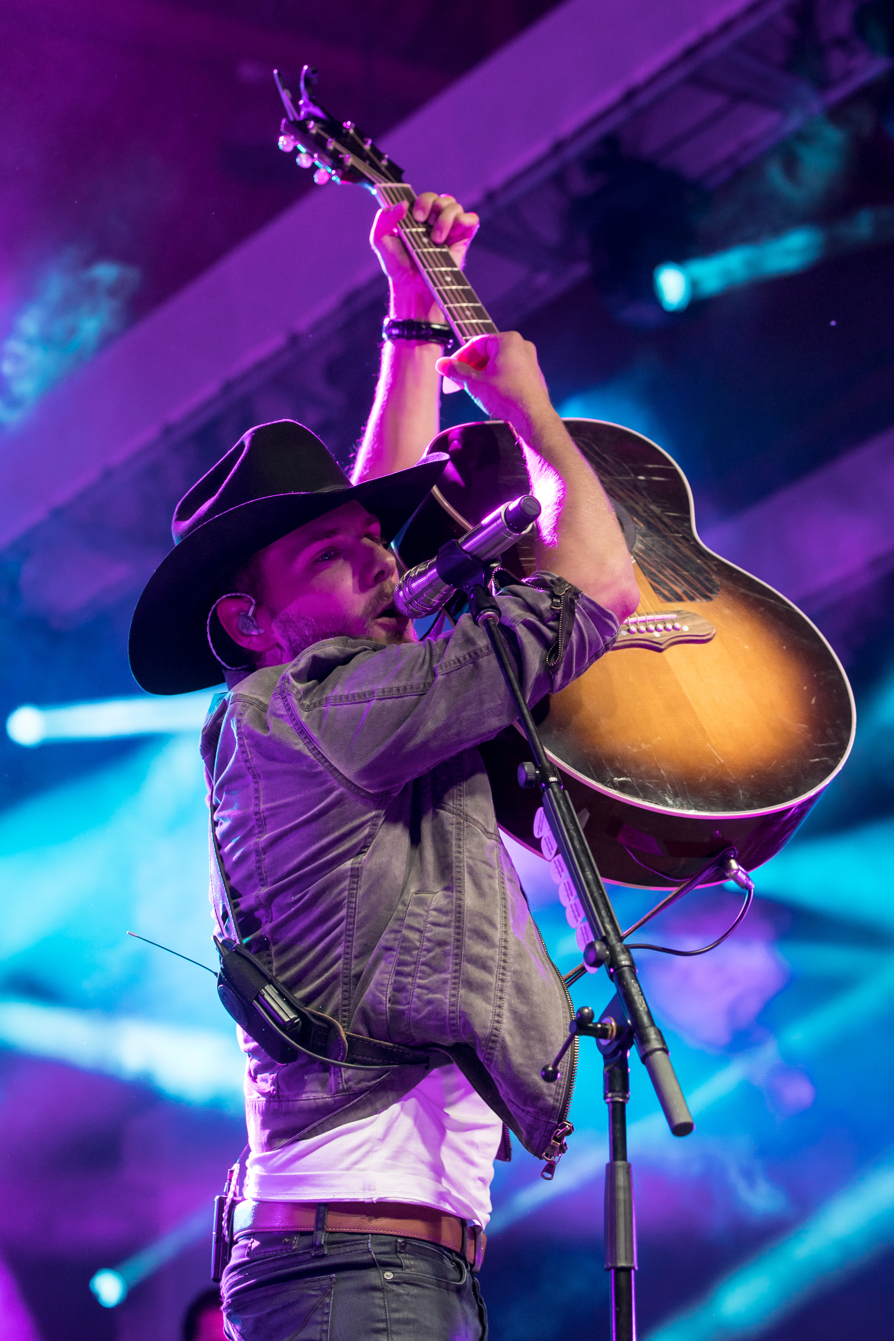 Country star Brett Kissel defends his Canadian pride