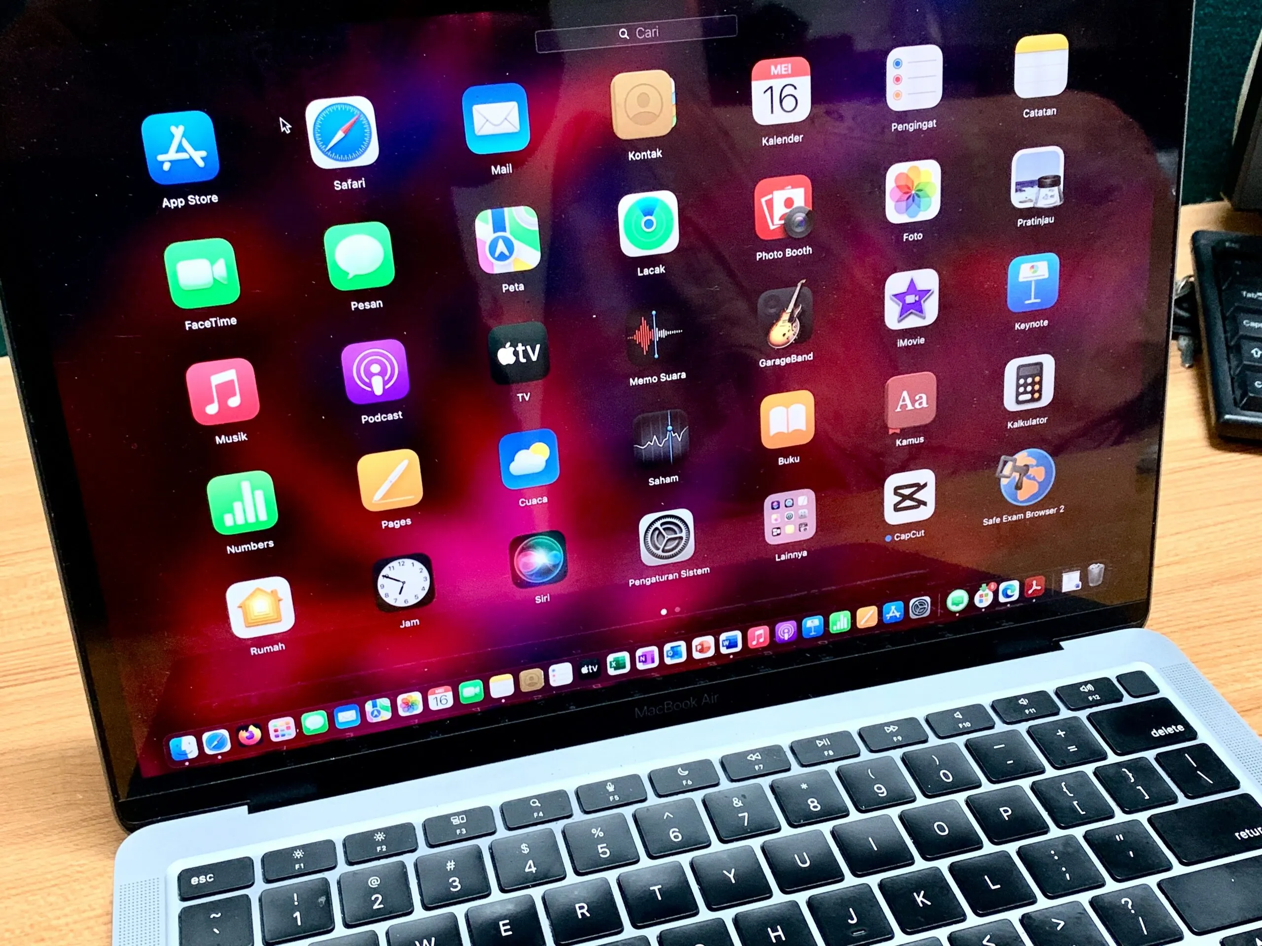 Surrey computer shop ordered to refund $700 for used MacBook sold as new