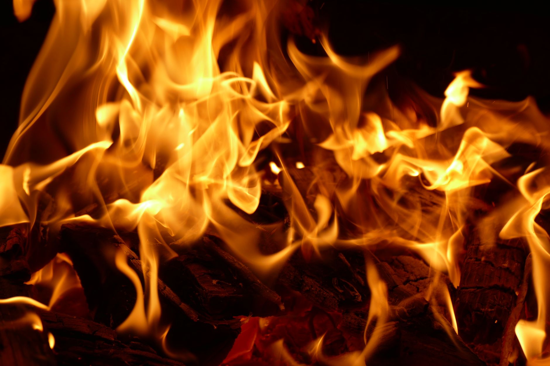 Wildfire forces 20,000 to flee Summerland and Peachland in B.C. Interior overnight