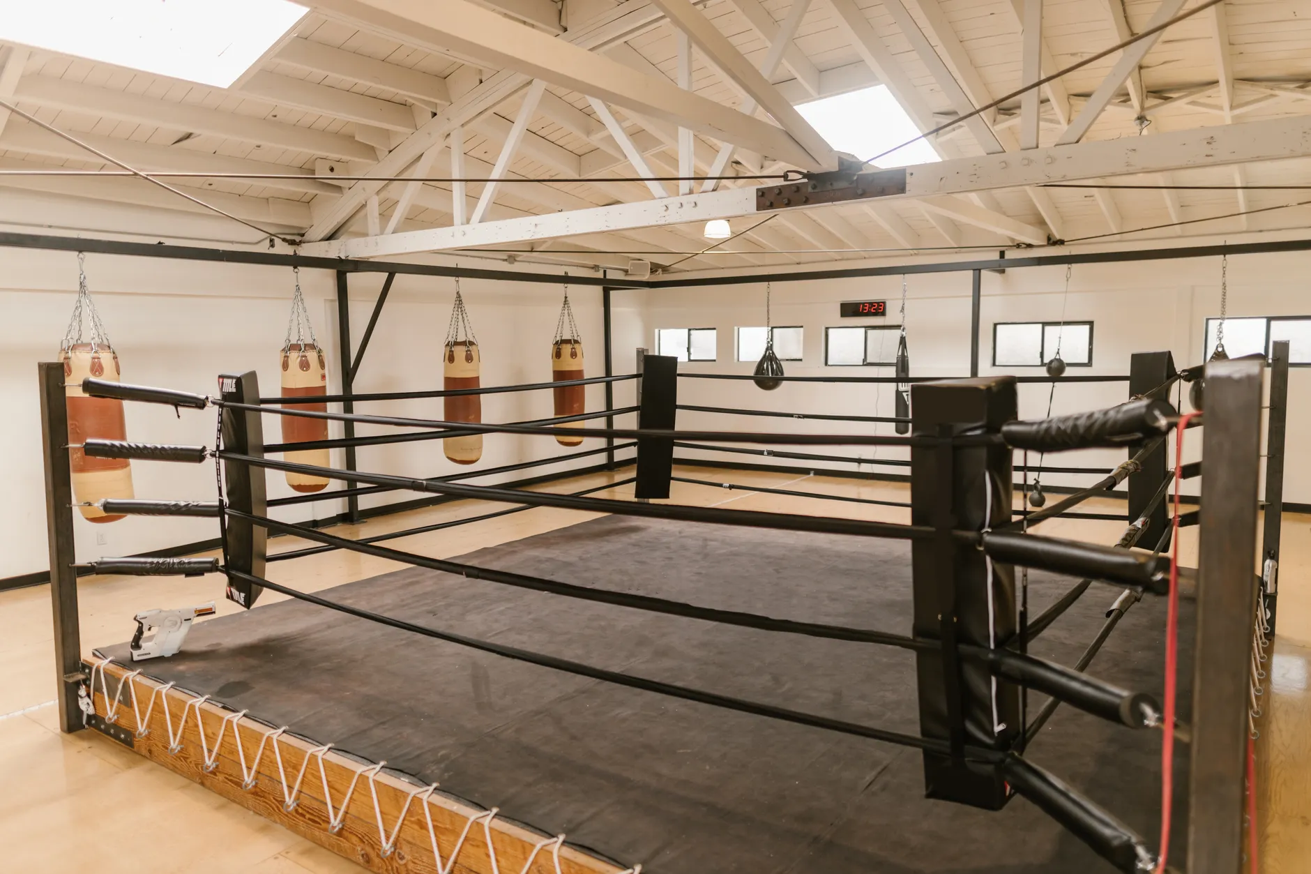 Boxing coach from Ajax shuts down racist rant in viral video that sparked thousands of reactions