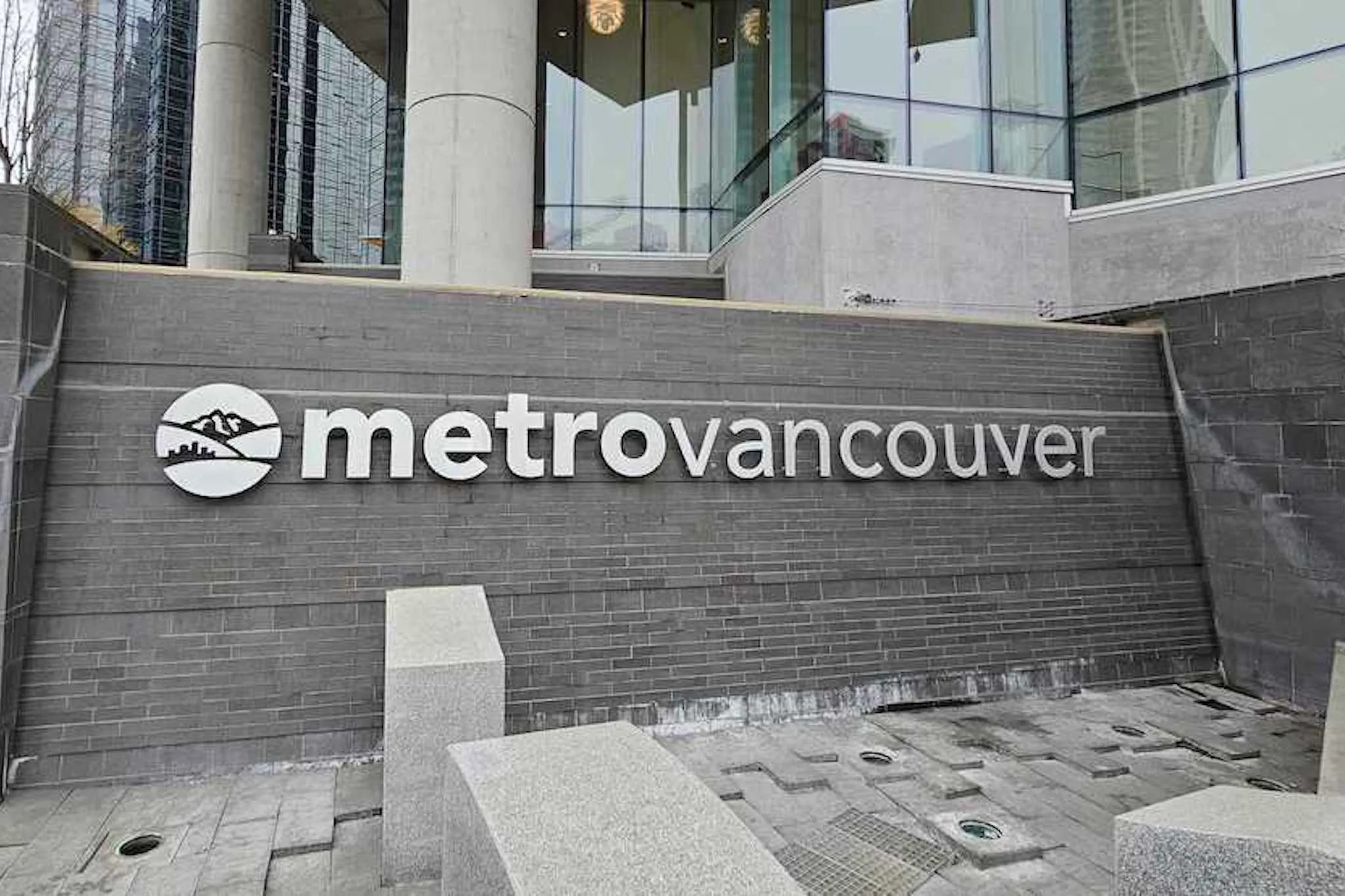 Metro Vancouver transit workers escalate job action over contract talks