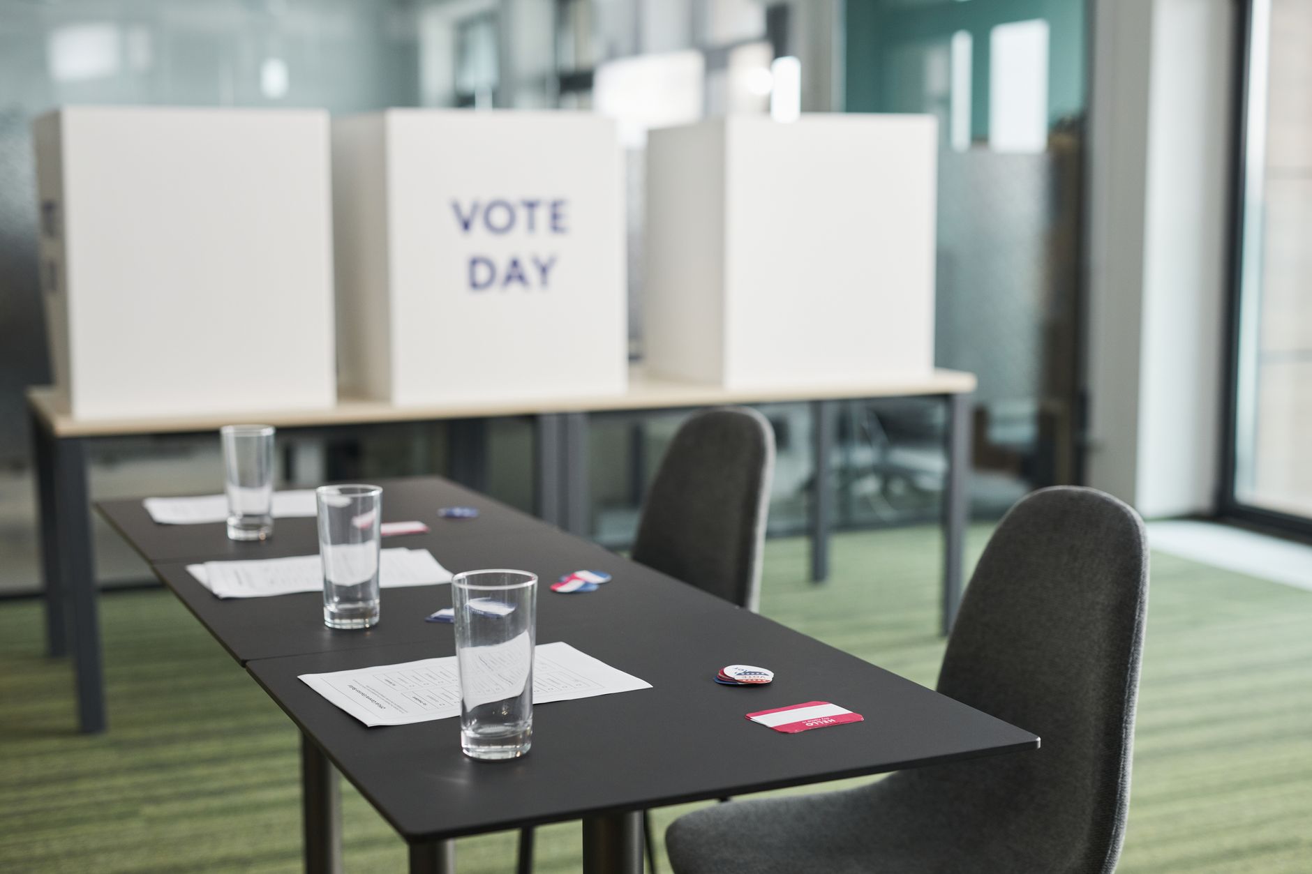 New ward-by-ward polls show tight Toronto council races in final days before election
