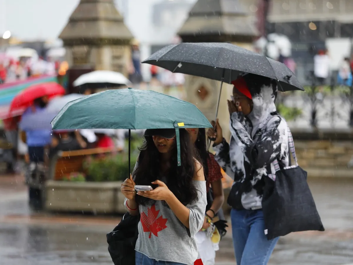 Orange-level heat warning remains as Ottawa reaches 35°C with little overnight relief