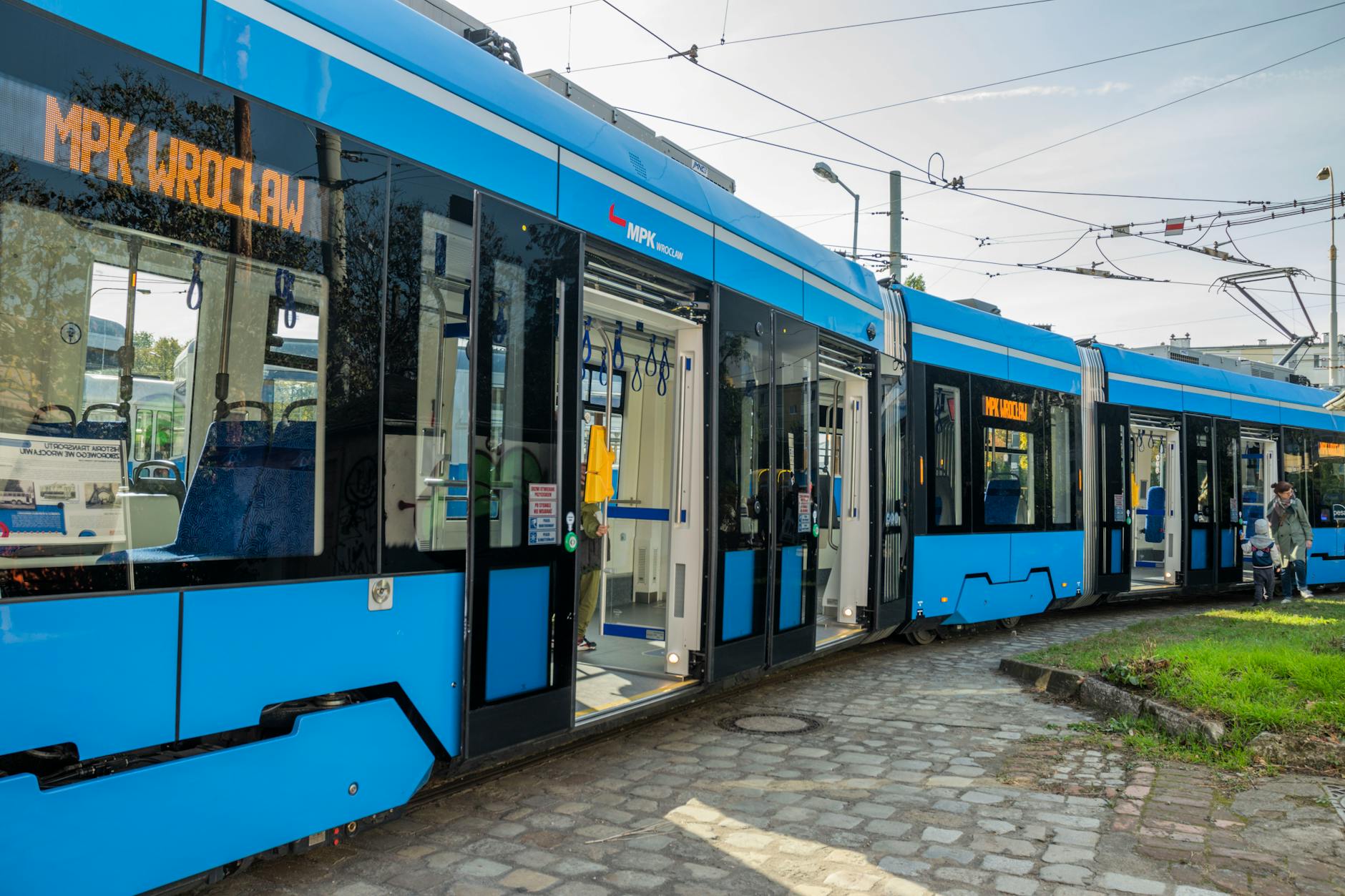 Ottawa pledges $2.75B to Quebec City tramway project
