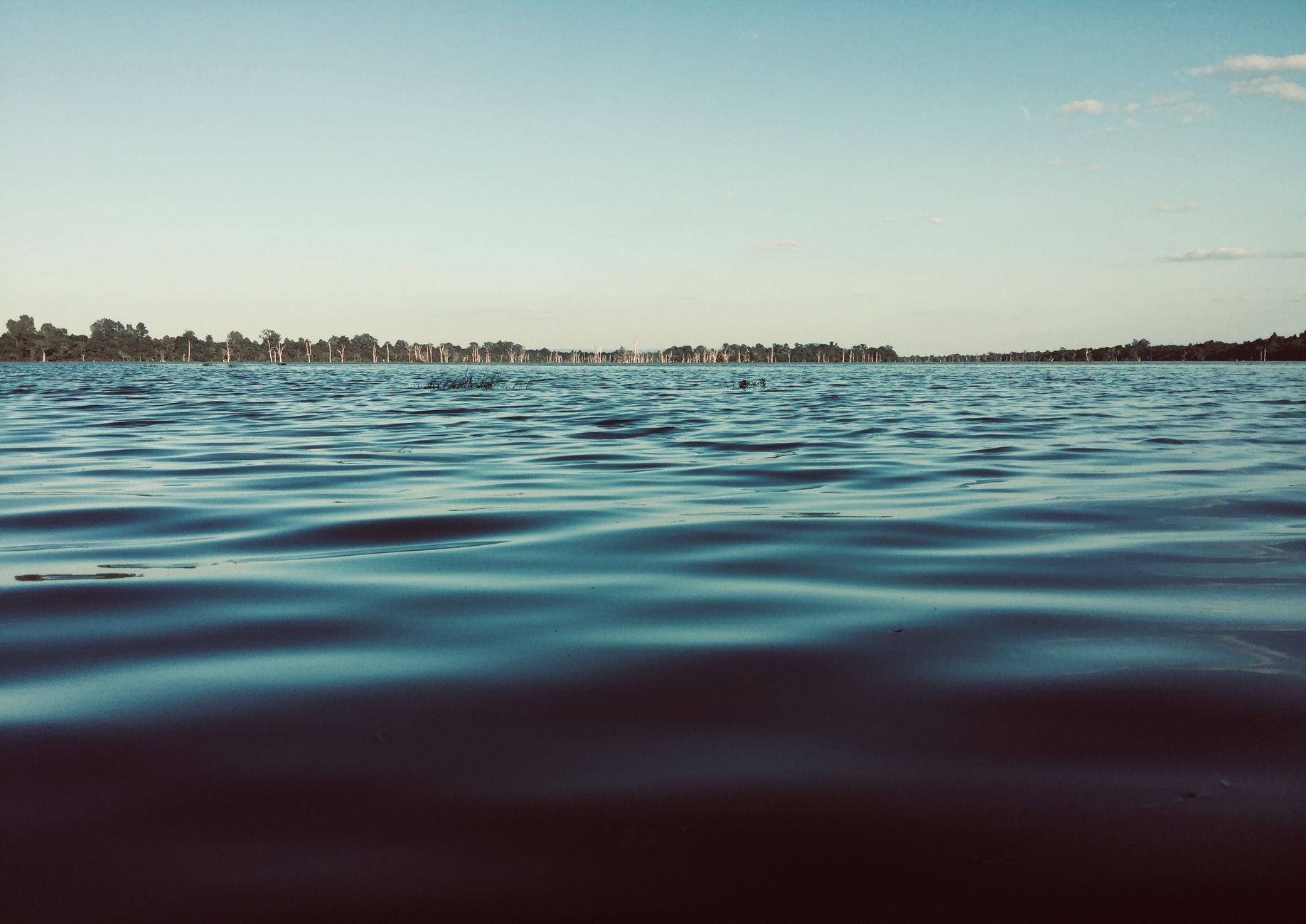 Chestermere Lake water shut off after upstream Calgary oil spill, levels returning to normal