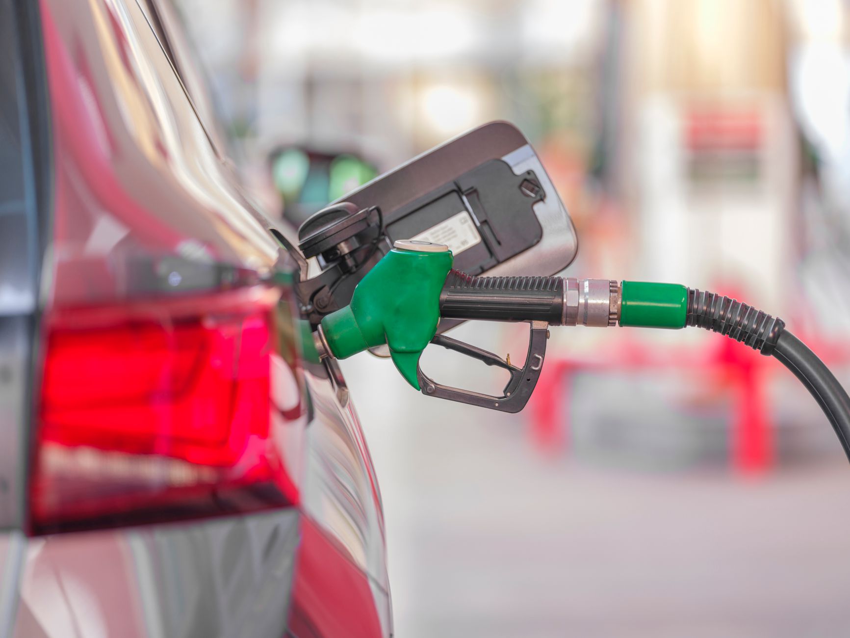 Alberta suspends provincial fuel tax through end of year, saving drivers 13 cents per litre