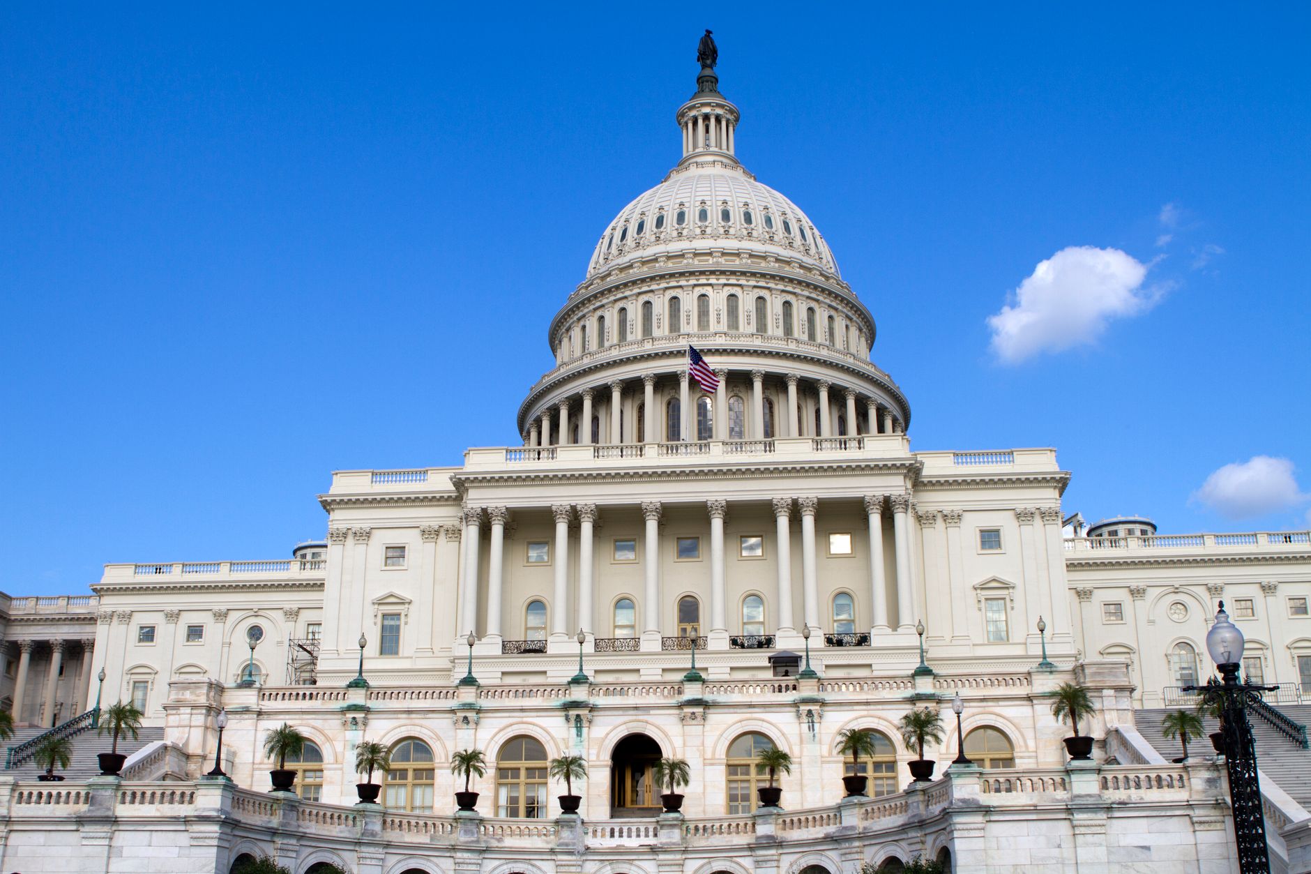 Federal government adjusts interest rates, pharmacy rules, and grocery benefit as October changes take effect